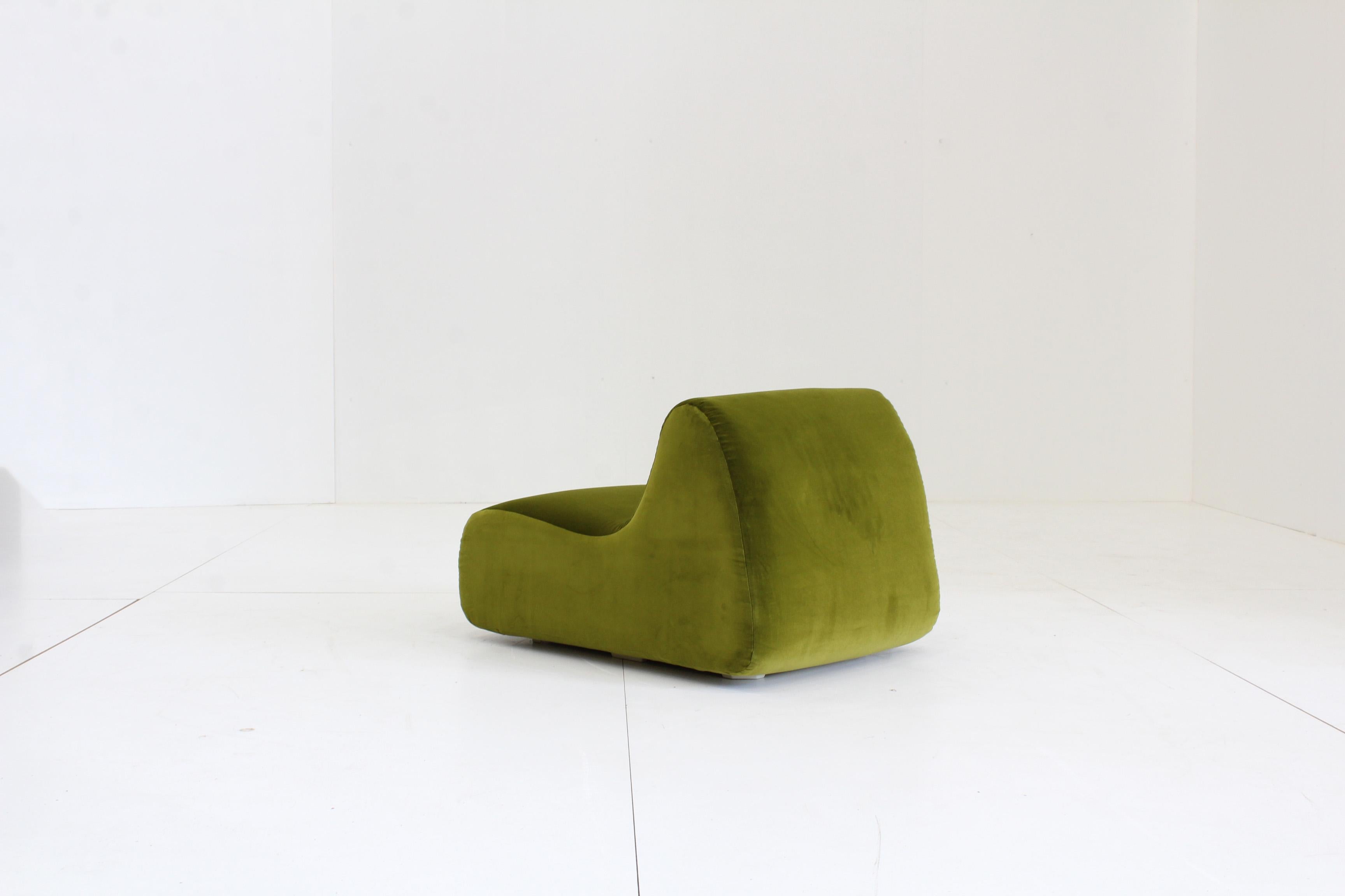 Italian Vintage green velvet armchair For Sale