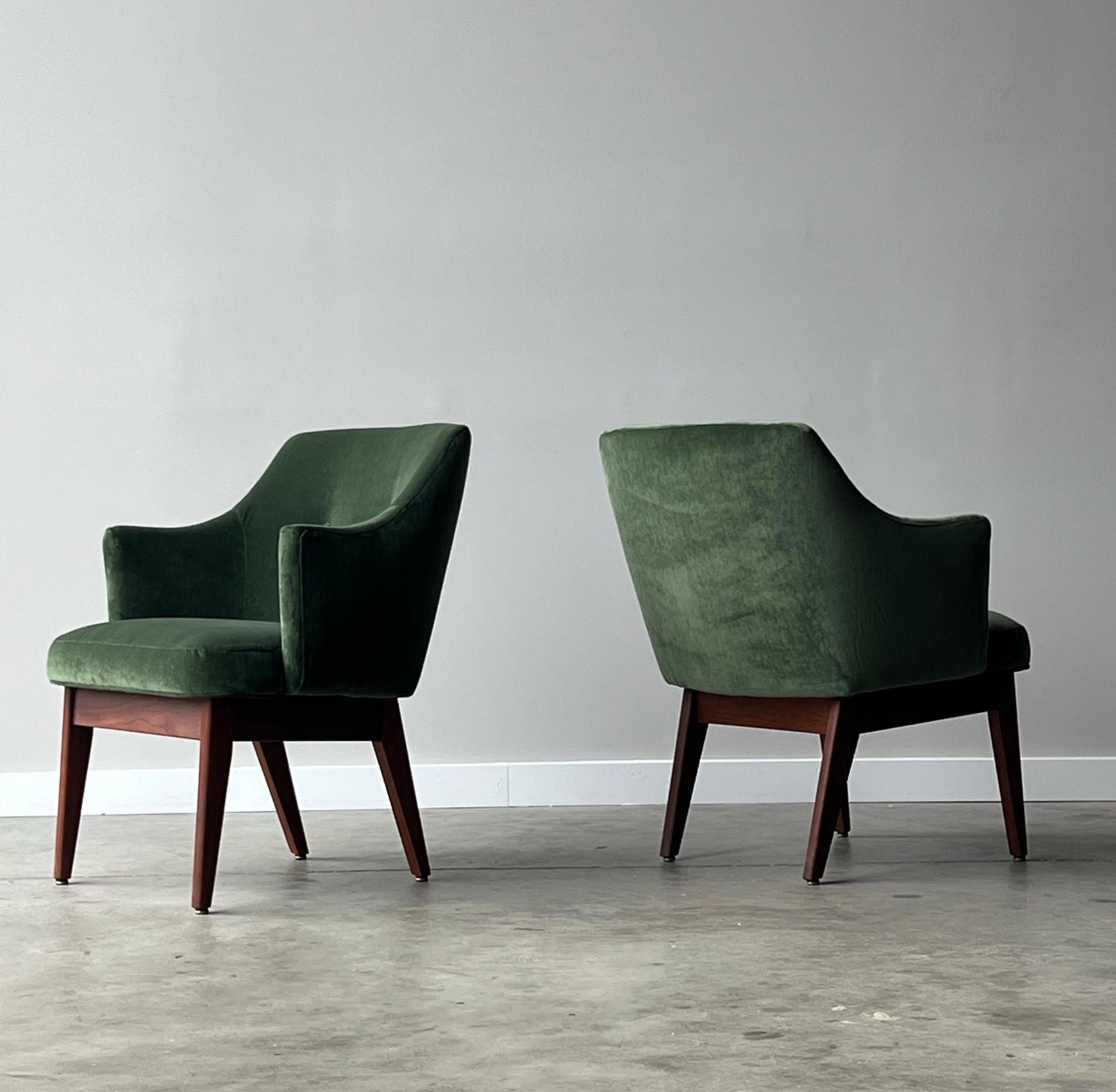 Mid-Century Modern Vintage Green Velvet Lounges in the Style of Pearsall - a Pair For Sale