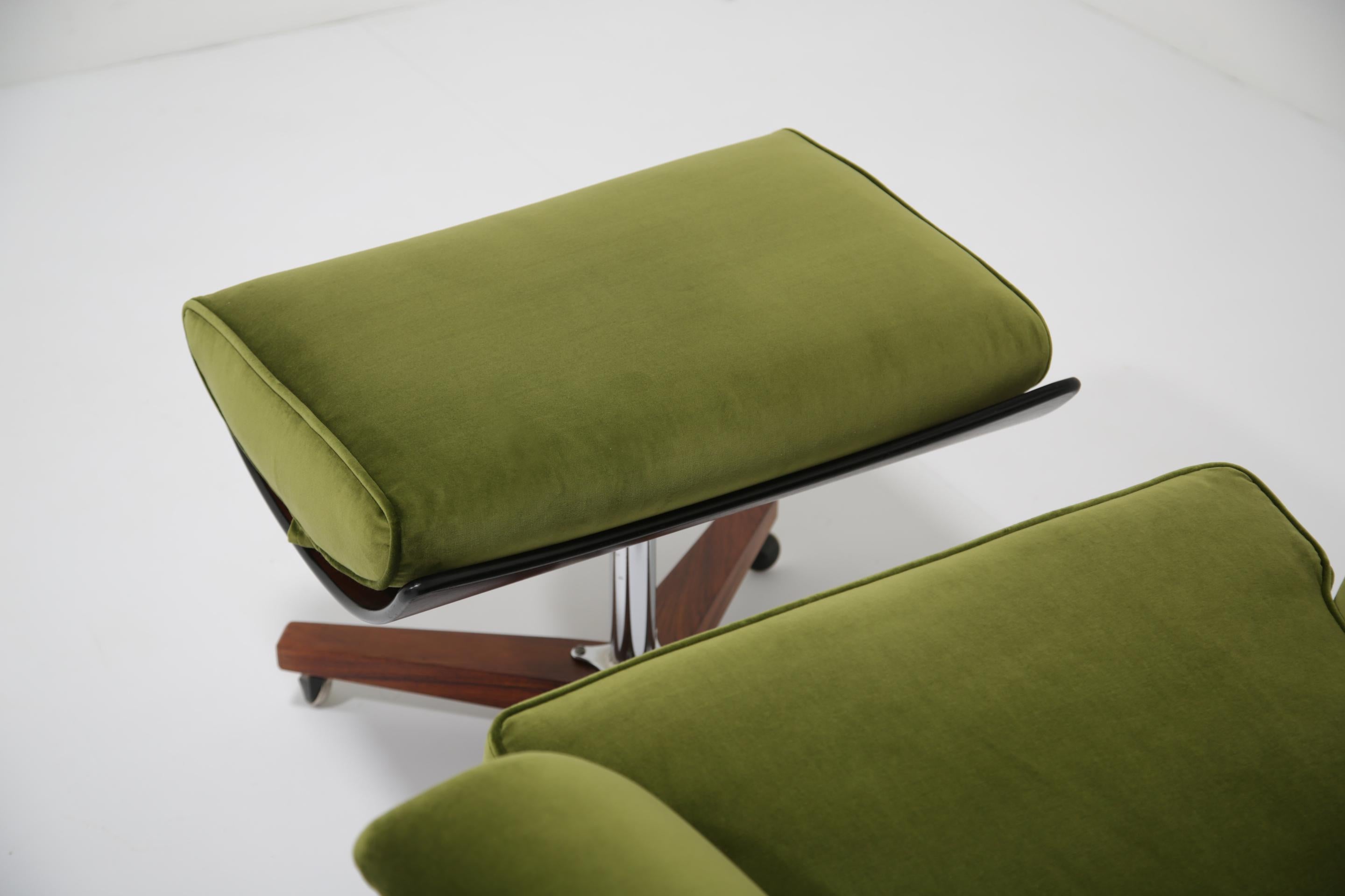 Vintage Green Velvet Swivel Lounge Chair & Ottoman Model 6250 von G-Plan, 1960er Jahre. im Angebot 3