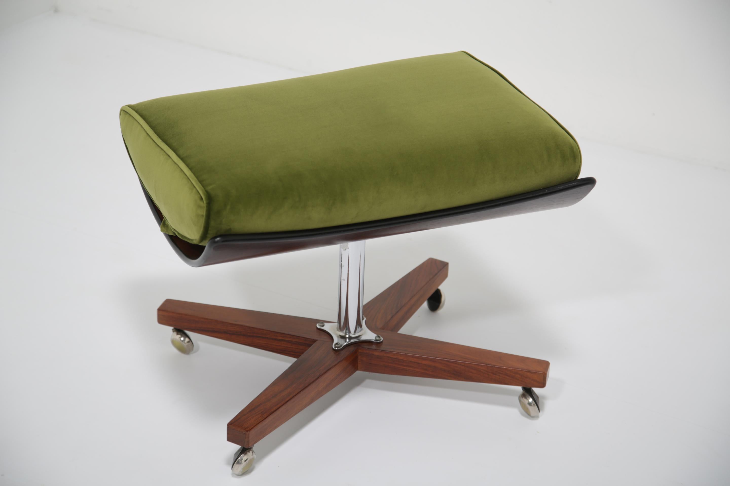 Vintage Green Velvet Swivel Lounge Chair & Ottoman Model 6250 von G-Plan, 1960er Jahre. im Angebot 5