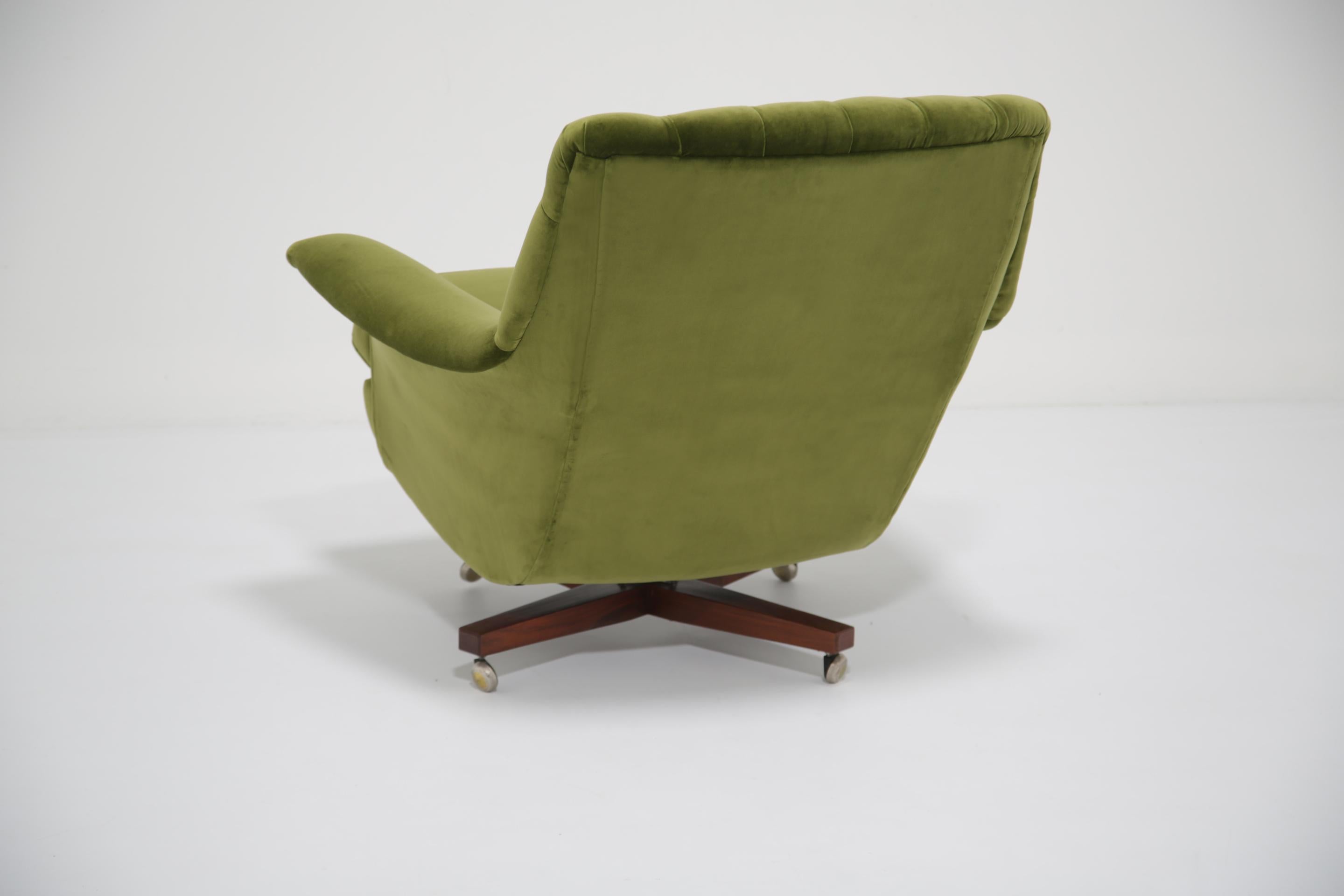 Vintage Green Velvet Swivel Lounge Chair & Ottoman Model 6250 von G-Plan, 1960er Jahre. im Angebot 8