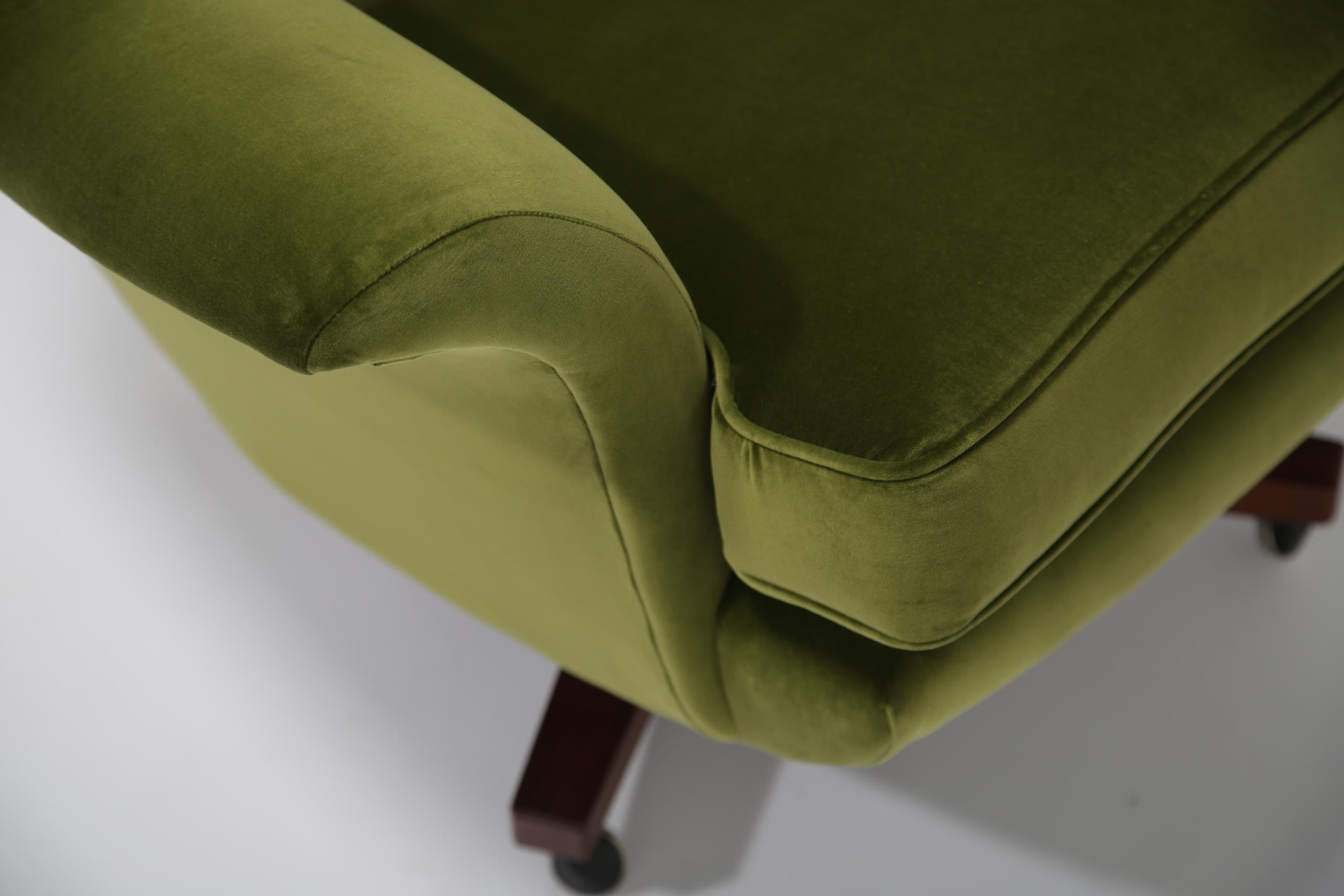 Vintage Green Velvet Swivel Lounge Chair & Ottoman Model 6250 von G-Plan, 1960er Jahre. im Angebot 11
