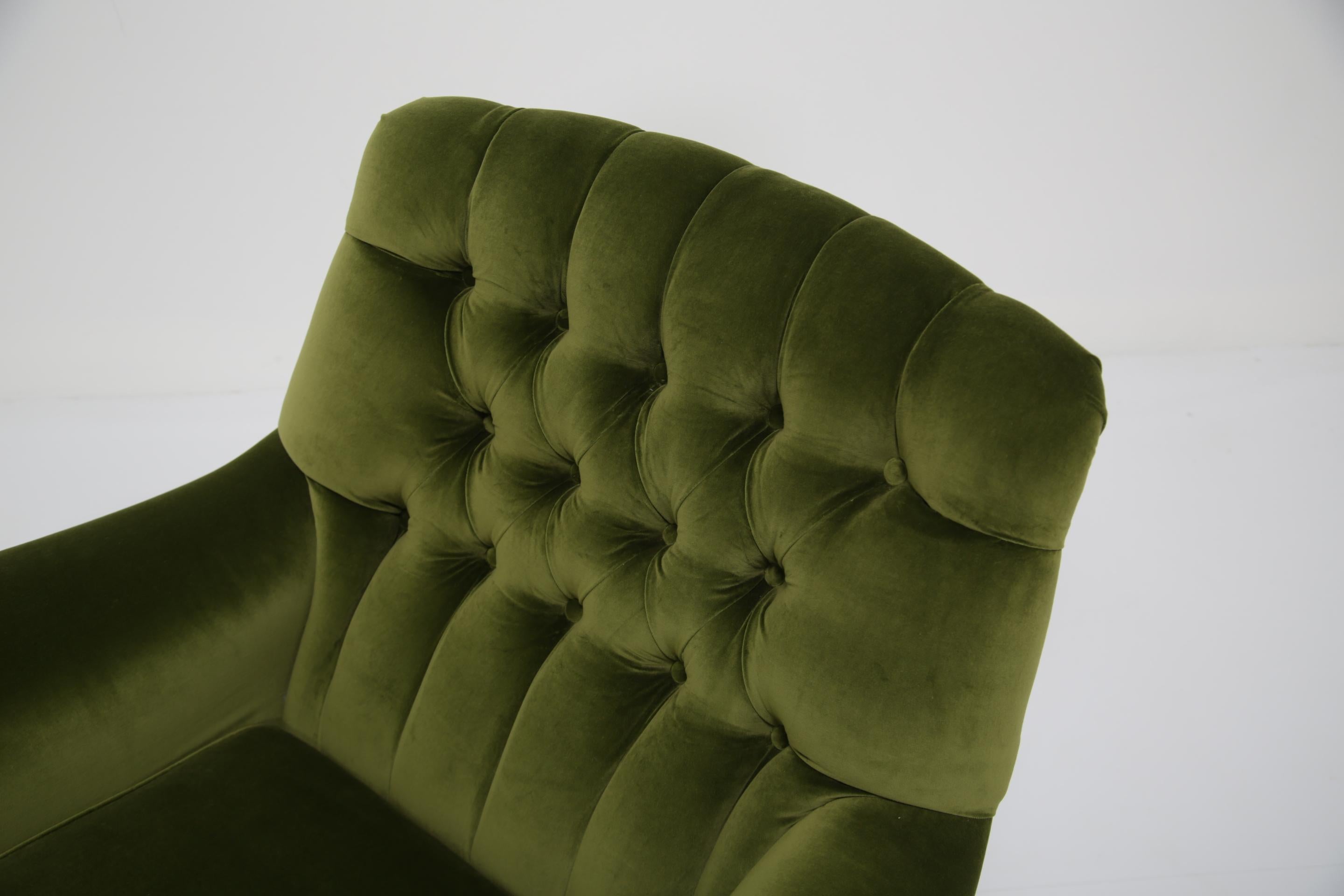 Vintage Green Velvet Swivel Lounge Chair & Ottoman Model 6250 von G-Plan, 1960er Jahre. im Zustand „Gut“ im Angebot in Dublin 8, IE