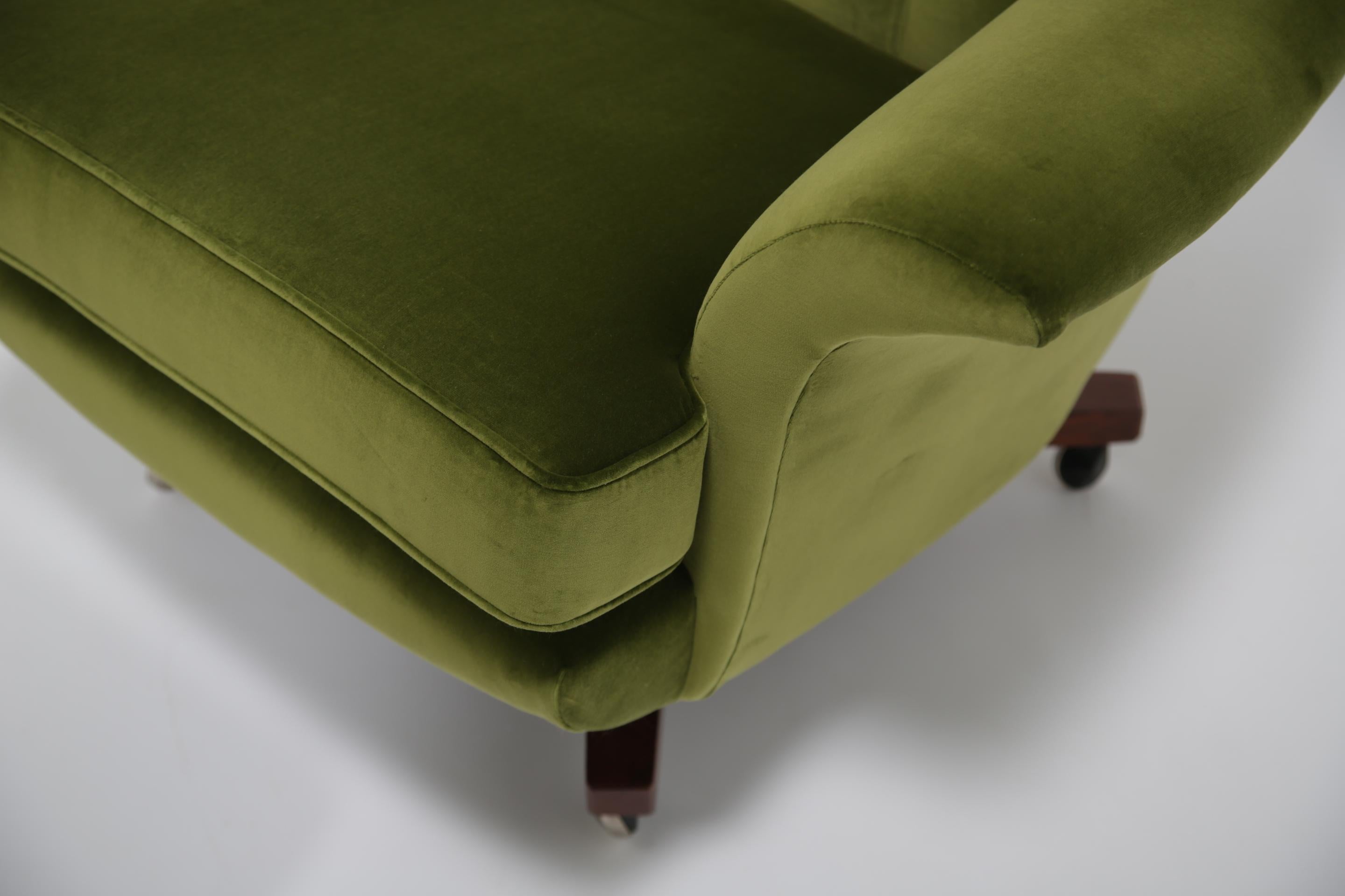 Vintage Green Velvet Swivel Lounge Chair & Ottoman Model 6250 von G-Plan, 1960er Jahre. (20. Jahrhundert) im Angebot