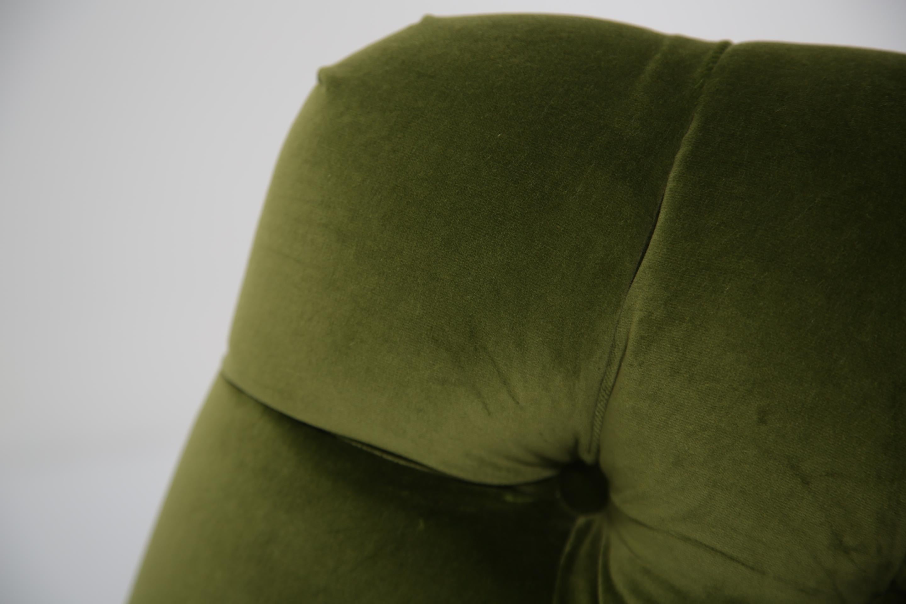 Vintage Green Velvet Swivel Lounge Chair & Ottoman Model 6250 von G-Plan, 1960er Jahre. (Samt) im Angebot