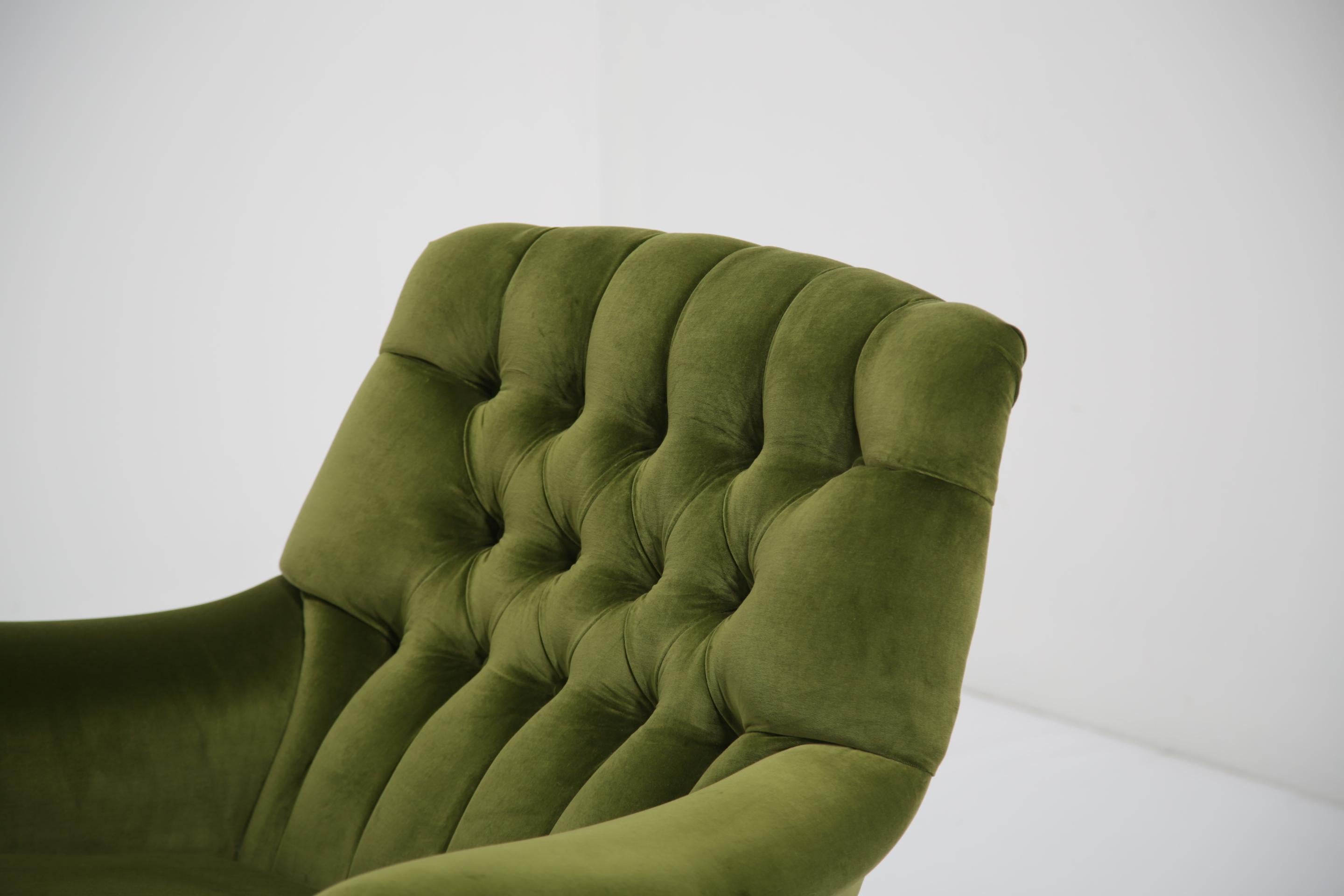 Vintage Green Velvet Swivel Lounge Chair & Ottoman Model 6250 von G-Plan, 1960er Jahre. im Angebot 1