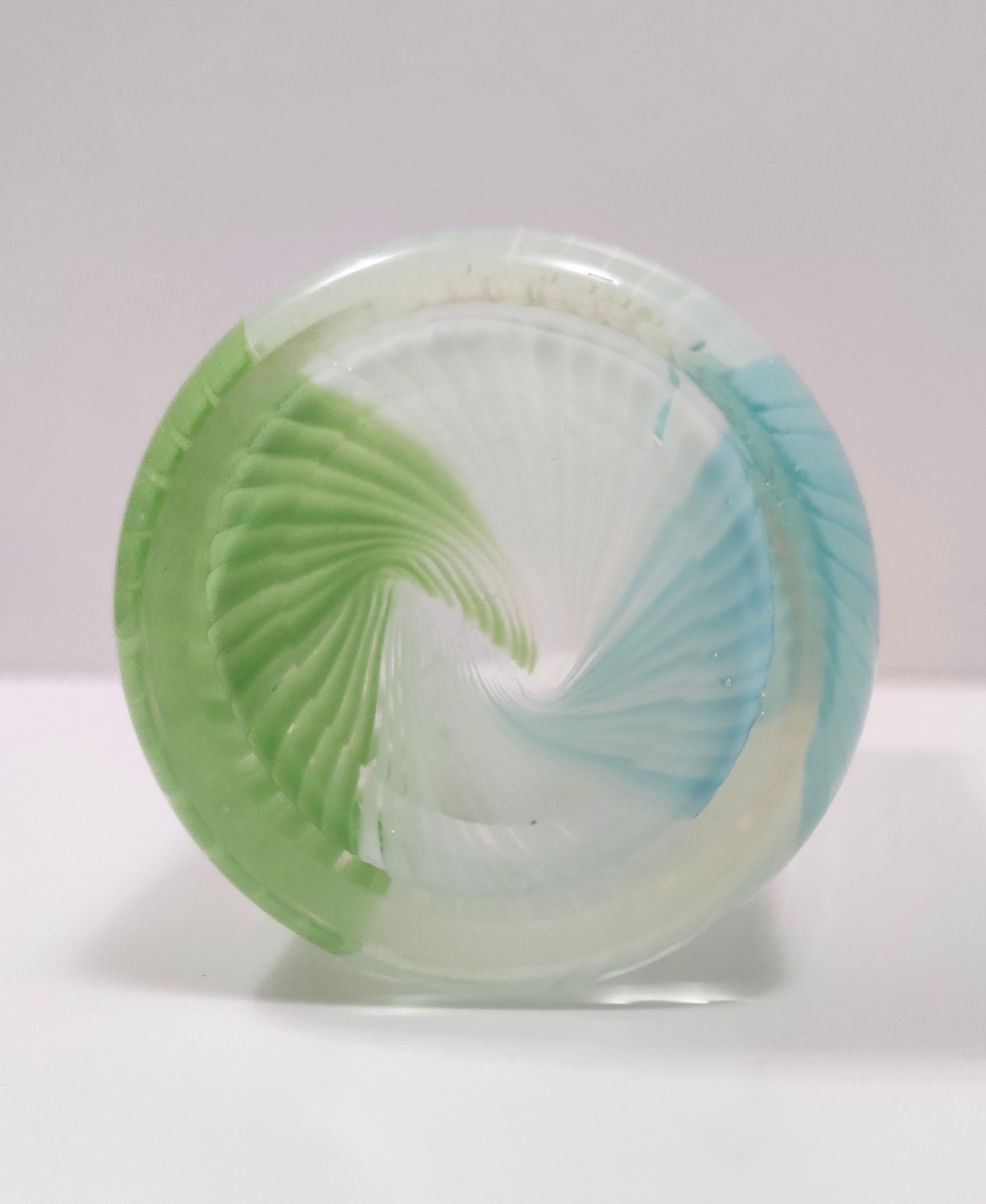 Vase vintage en verre de Murano vert, blanc et bleu clair de Dino Martens en vente 1