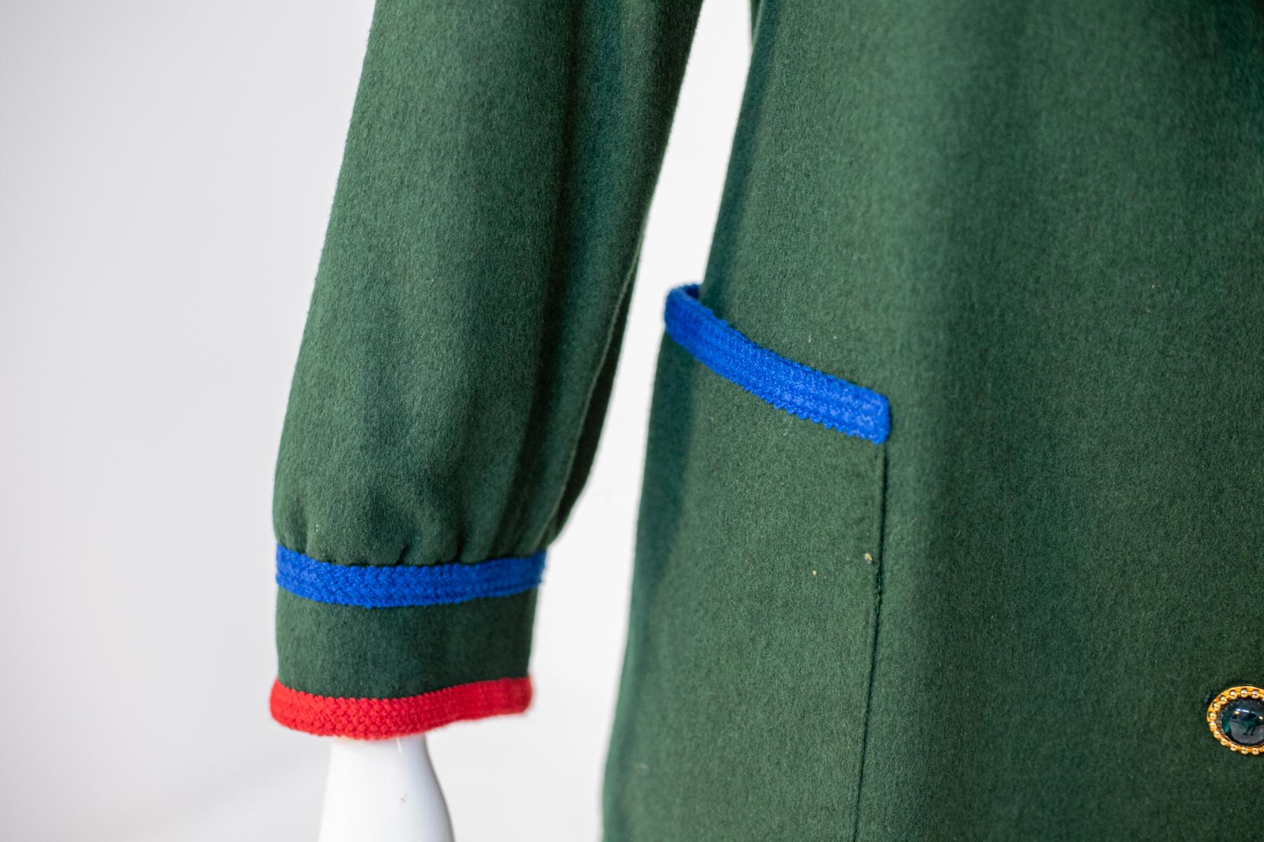 Grüne Wolljacke mit roten Profilen im Zustand „Gut“ im Angebot in Milano, IT