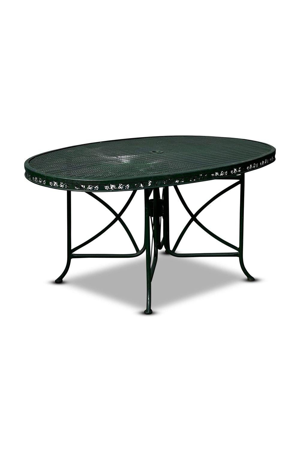 American Vintage Green Wrought Iron Table and Chairs For Sale
