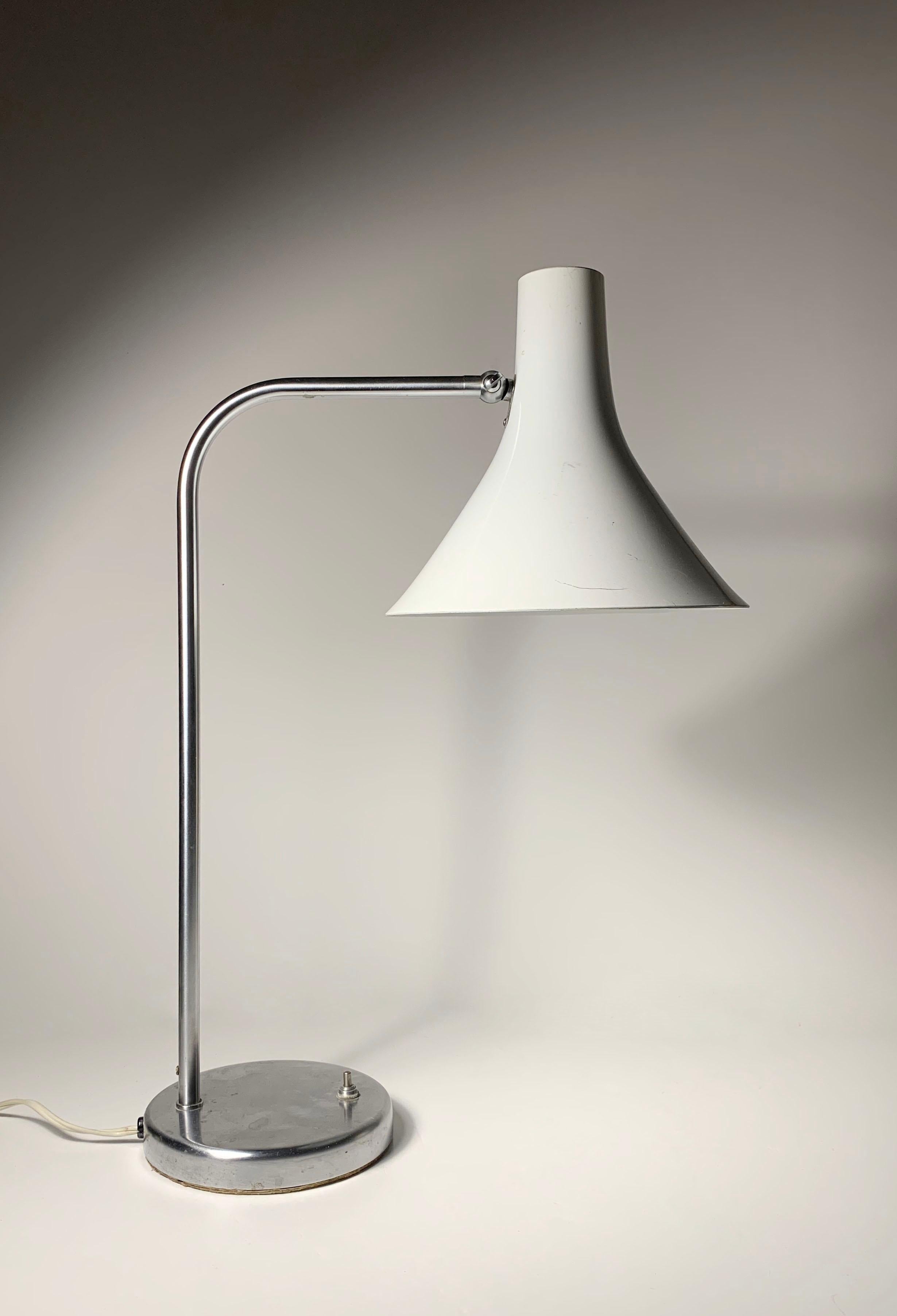 Vintage Greta Von Nessen Desk Lamp in understated Stainless Steel. The shade pivots up and down. And the staff rotates clockwise and counterclockwise (180 degrees). A very simple yet elegant lamp in both proportions and movement.

Some light wear