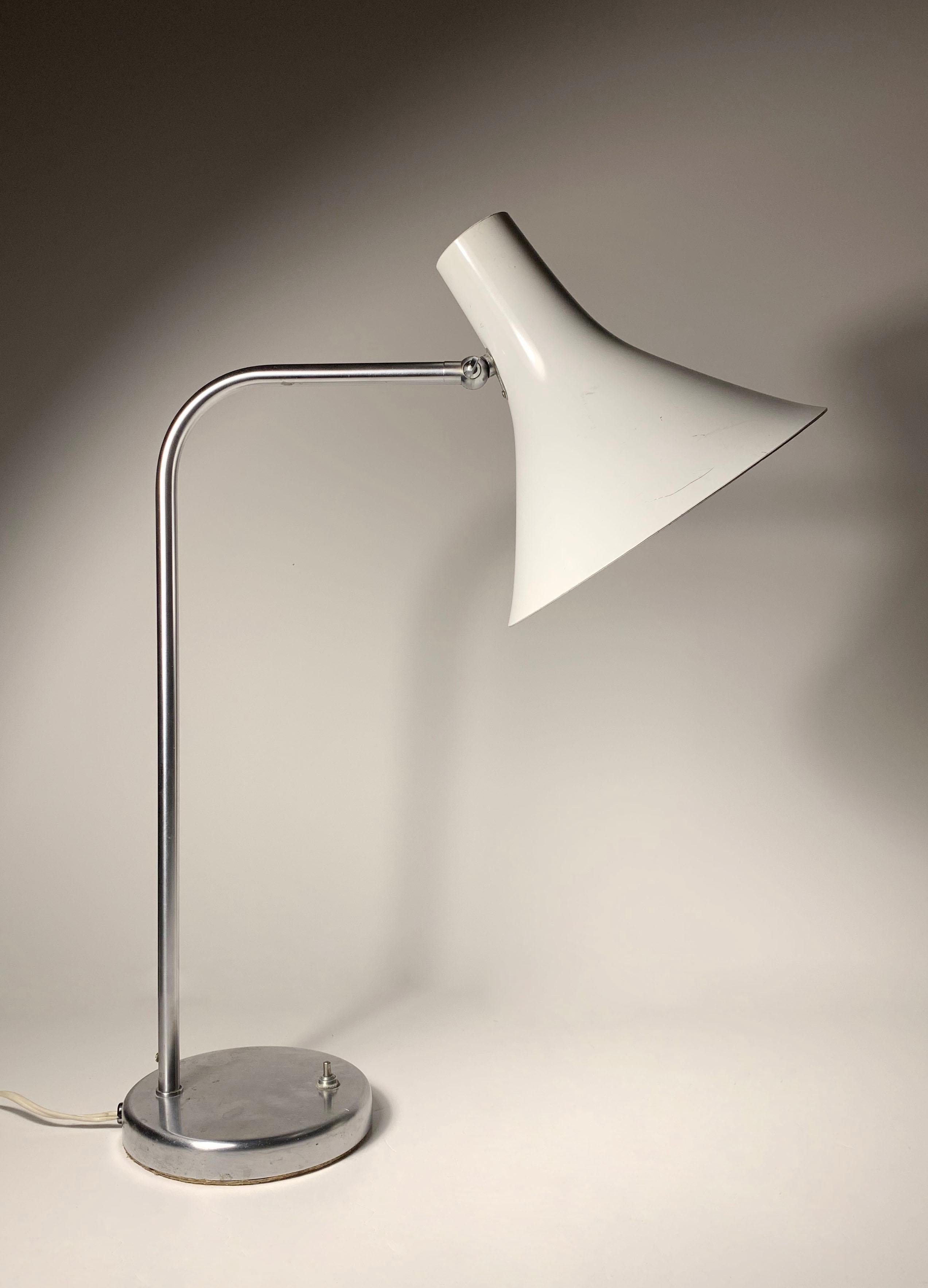 Mid-Century Modern Lampe de bureau vintage Greta Von Nessen en acier inoxydable en vente