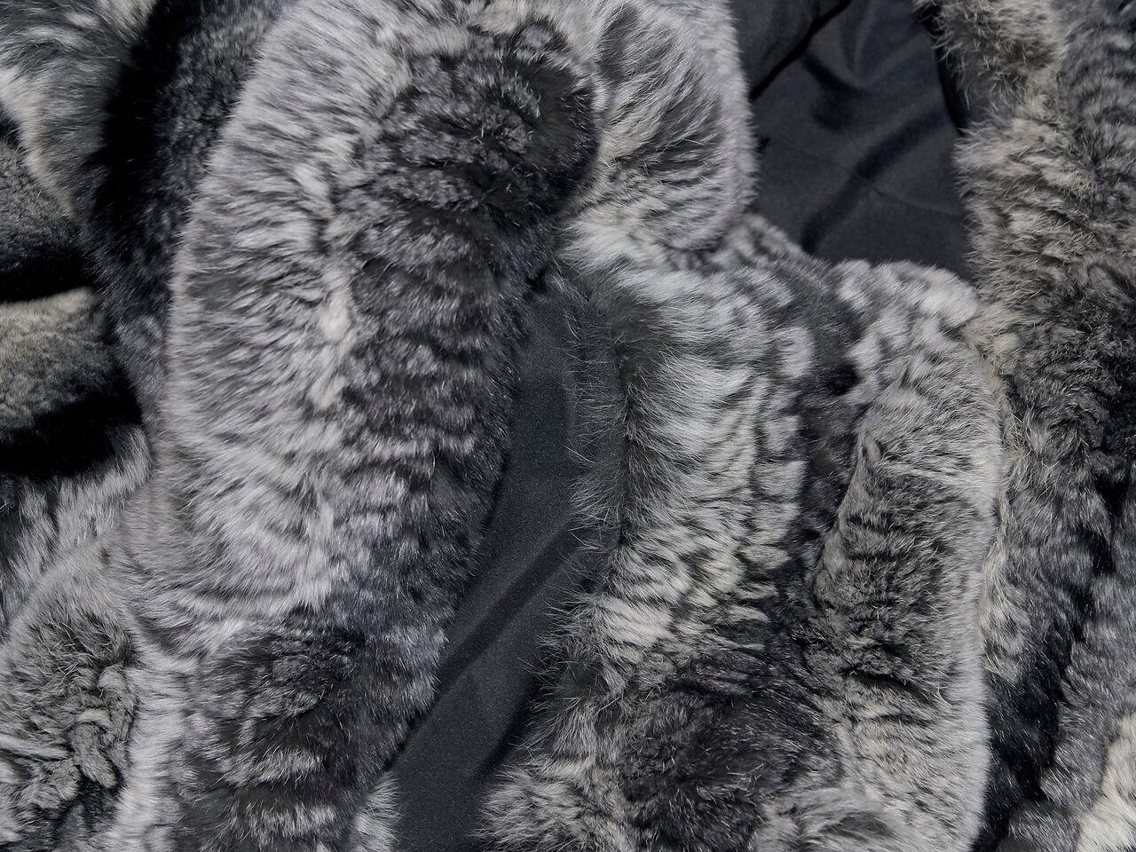 Vintage Grey Chinchilla Fur Stole In Good Condition In New York, NY