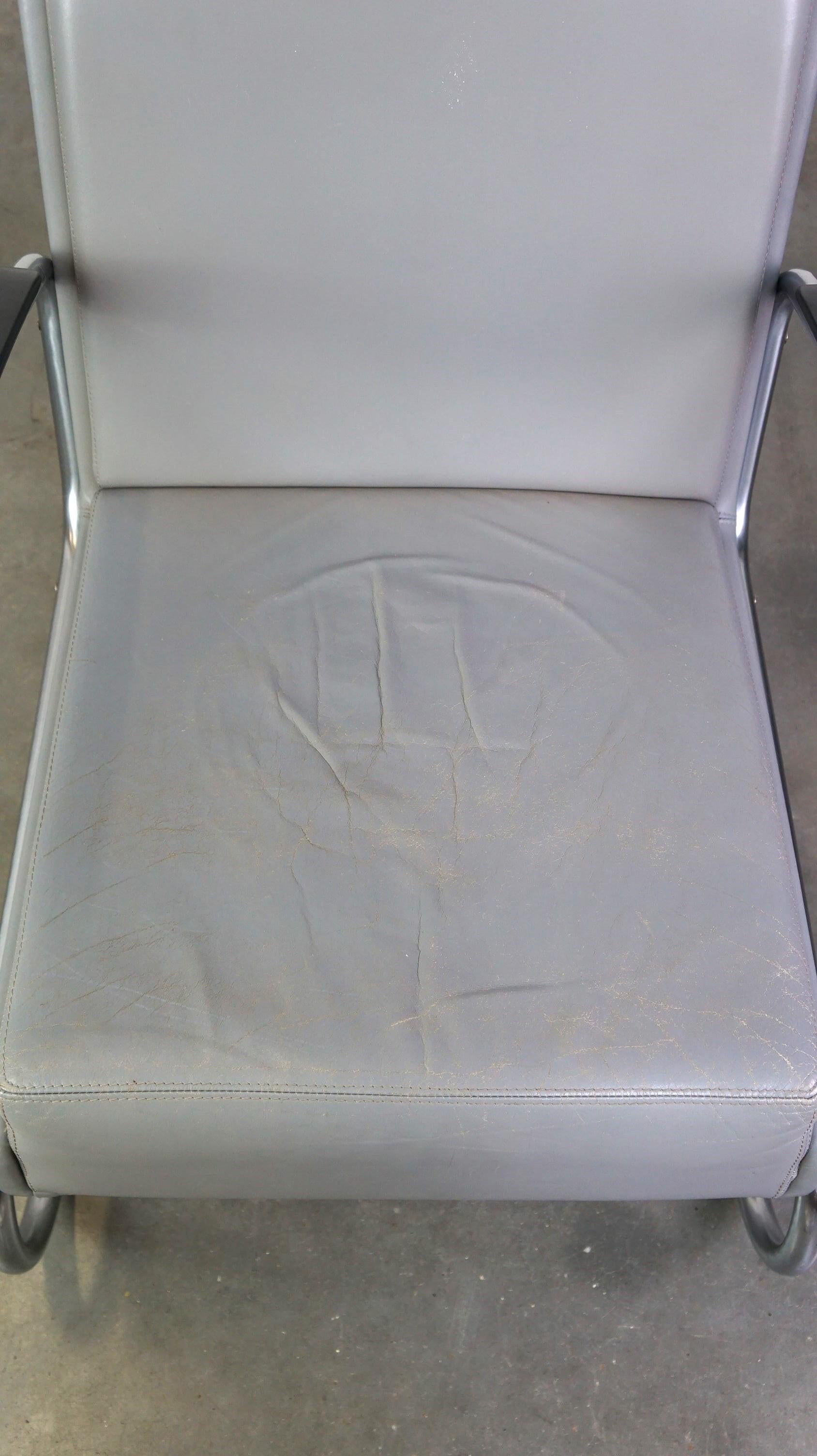 Mid-20th Century Vintage grey cow leather bauhaus design armchair by Ahrend de Cirkel For Sale