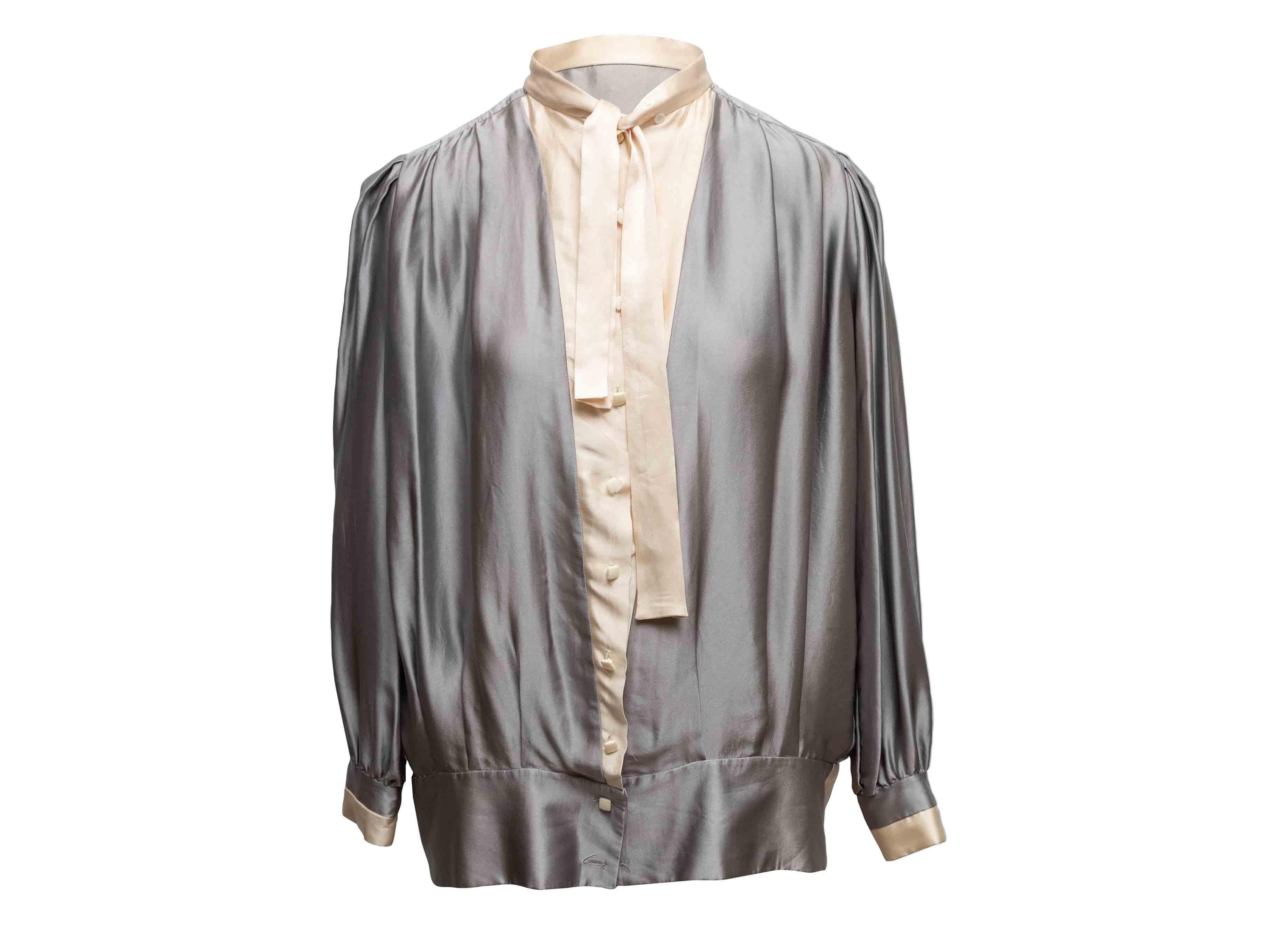 Camicetta vintage grigia e crema di Courreges in seta con fiocco e bottoni, taglia US 0 in vendita 1