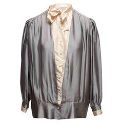 Vintage Grau & Creme Courreges Seide Pussy Bow Button-Up Bluse Größe US 0