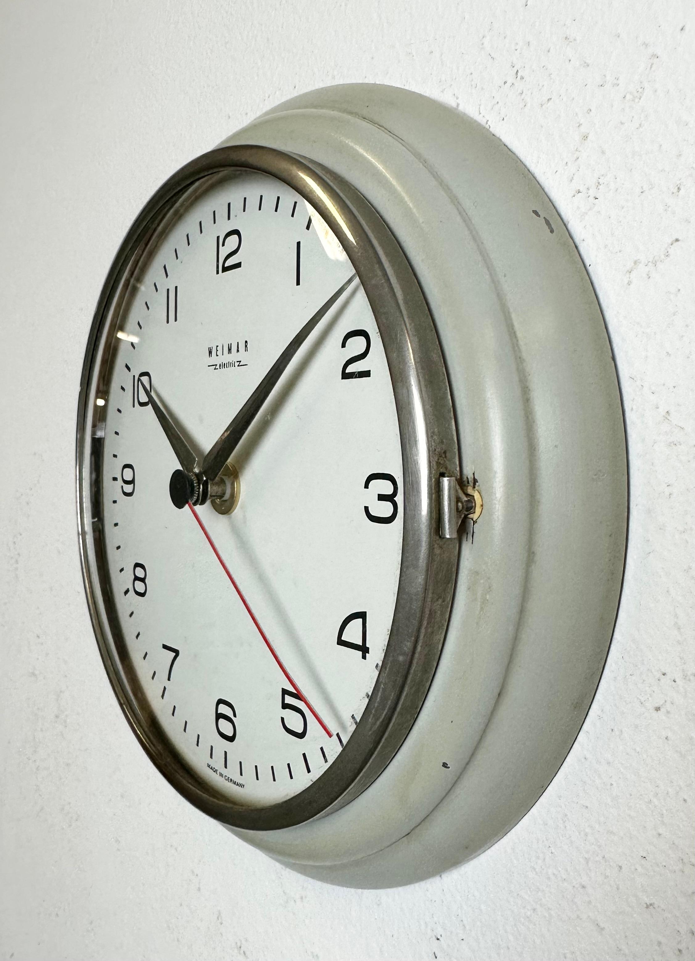 Vintage Grey East German Wall Clock from Weimar Electric, 1970s In Good Condition In Kojetice, CZ