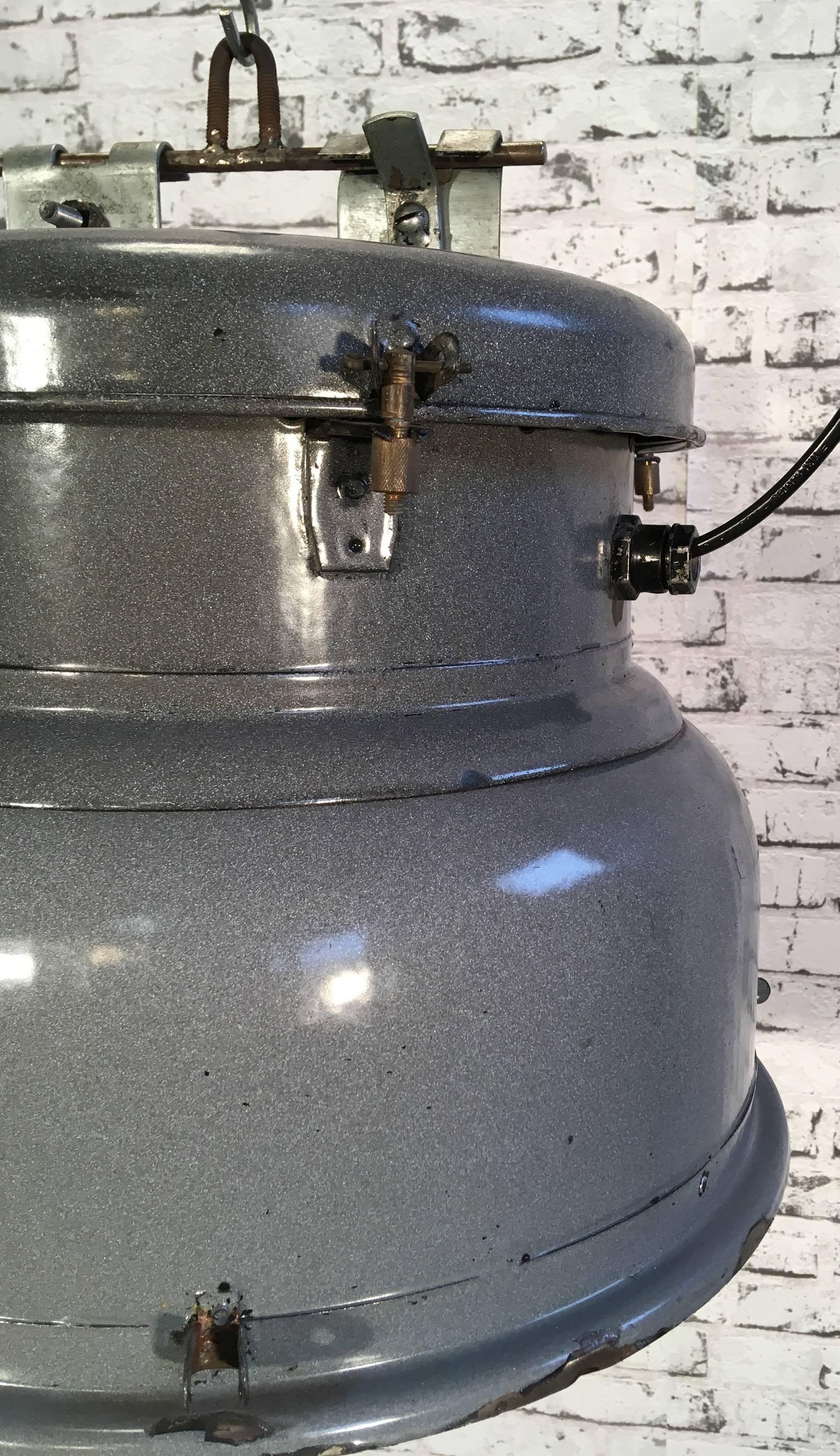 Vintage Grey Enamel Industrial Lamp In Good Condition In Kojetice, CZ