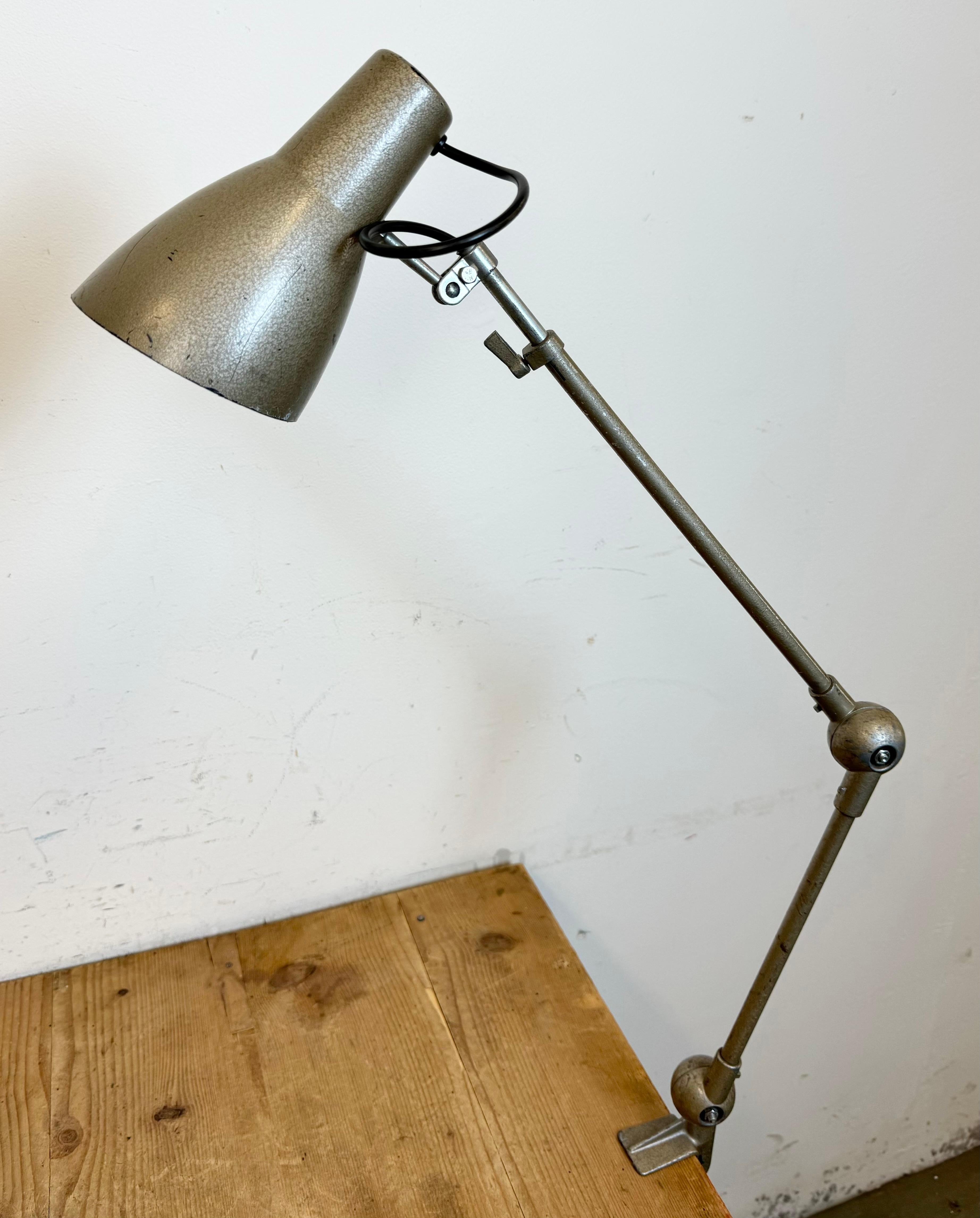 Graue französische verstellbare Tischlampe, 1960er Jahre im Angebot 3