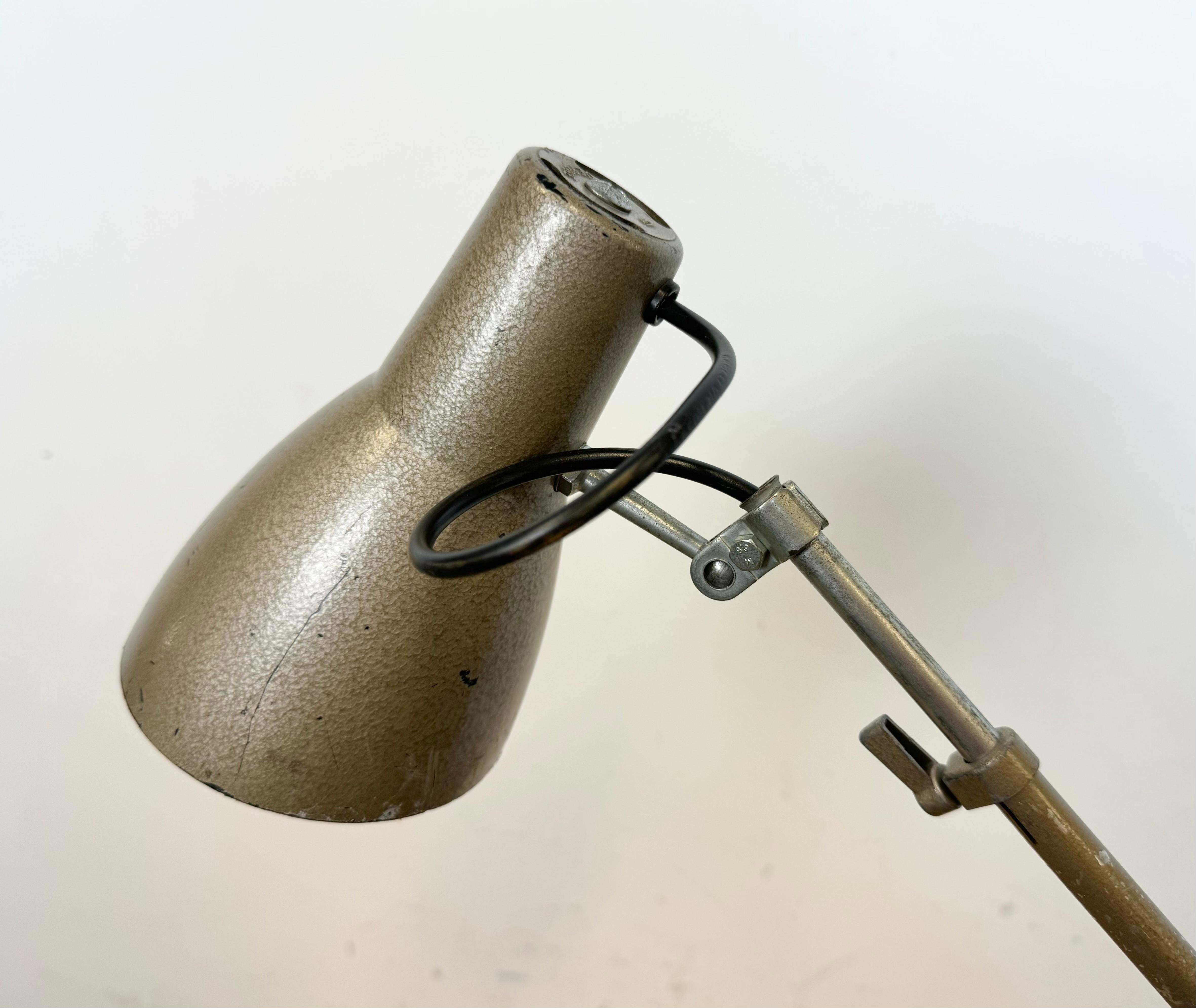 Graue französische verstellbare Tischlampe, 1960er Jahre im Angebot 13