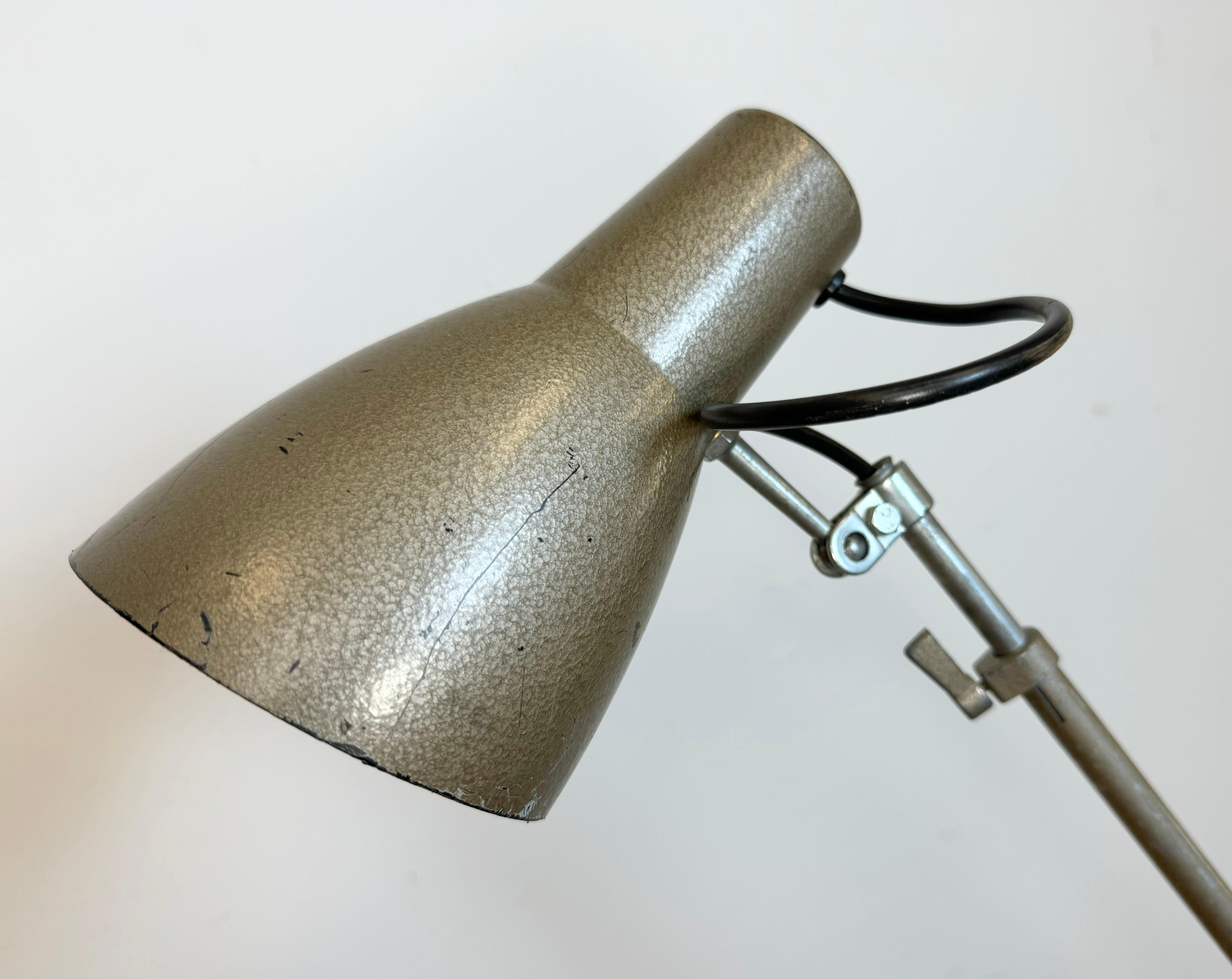 Graue französische verstellbare Tischlampe, 1960er Jahre im Angebot 2