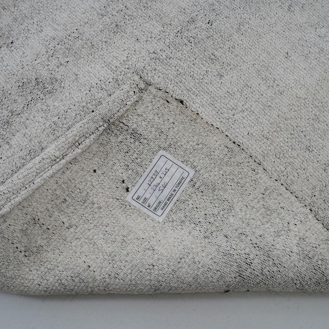 Kilim d'epoca in pelo di capra grigio, fatto a mano in Turchia in vendita 3