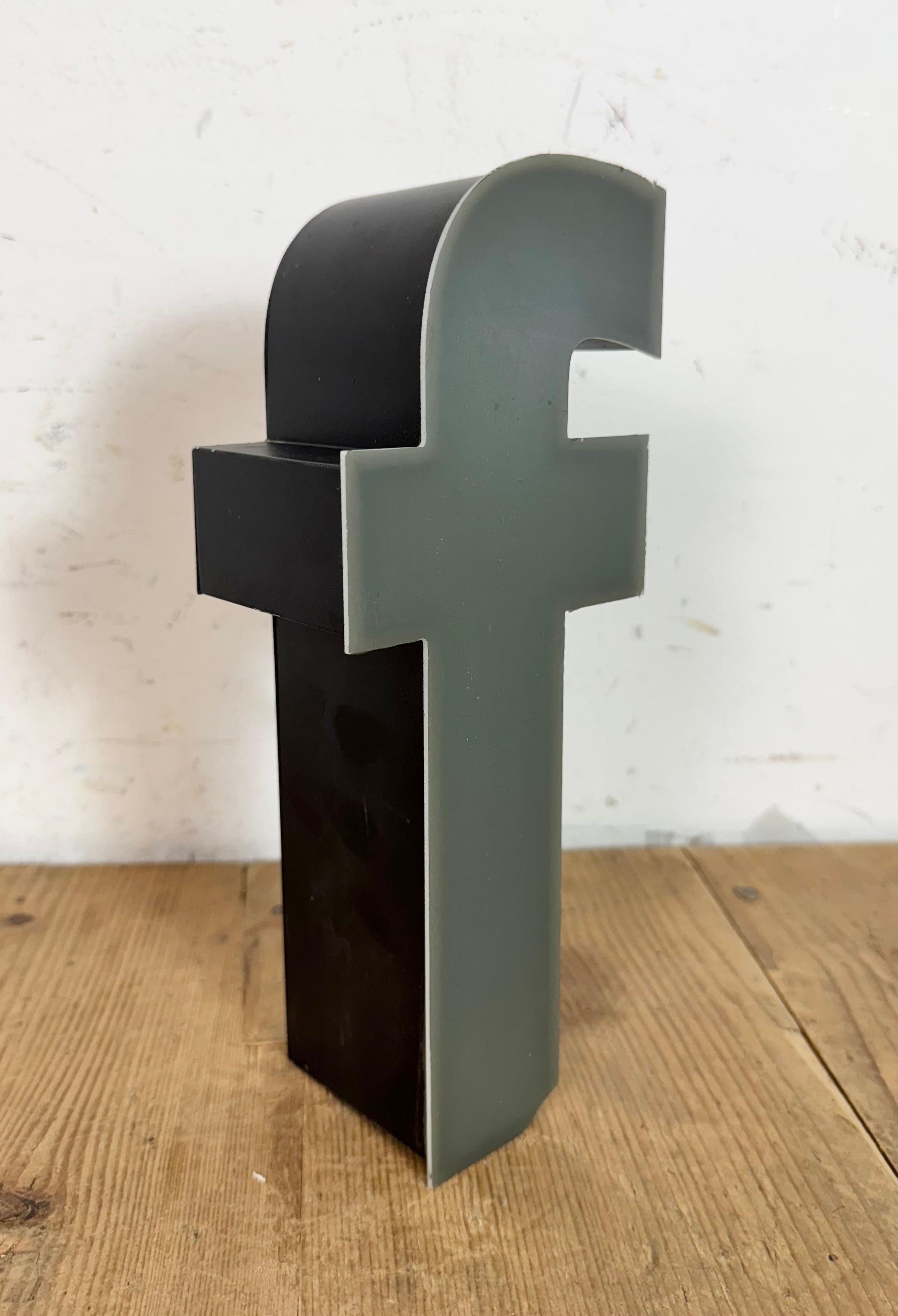 Fin du 20e siècle Lettre F vintage illuminée en gris, 1970 en vente