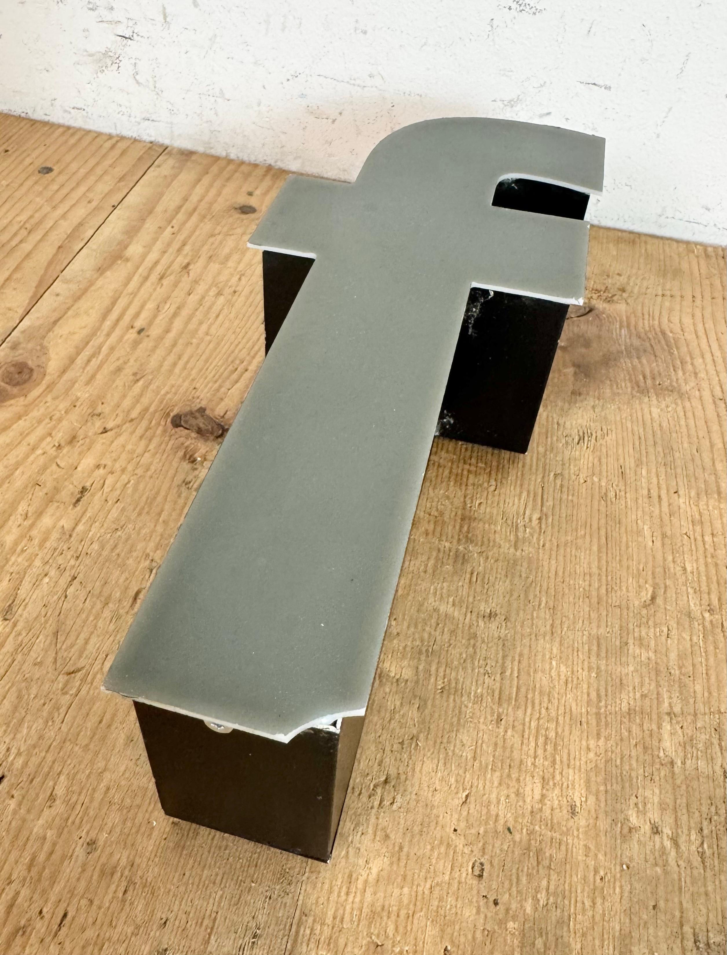 Lettre F vintage illuminée en gris, 1970 en vente 1