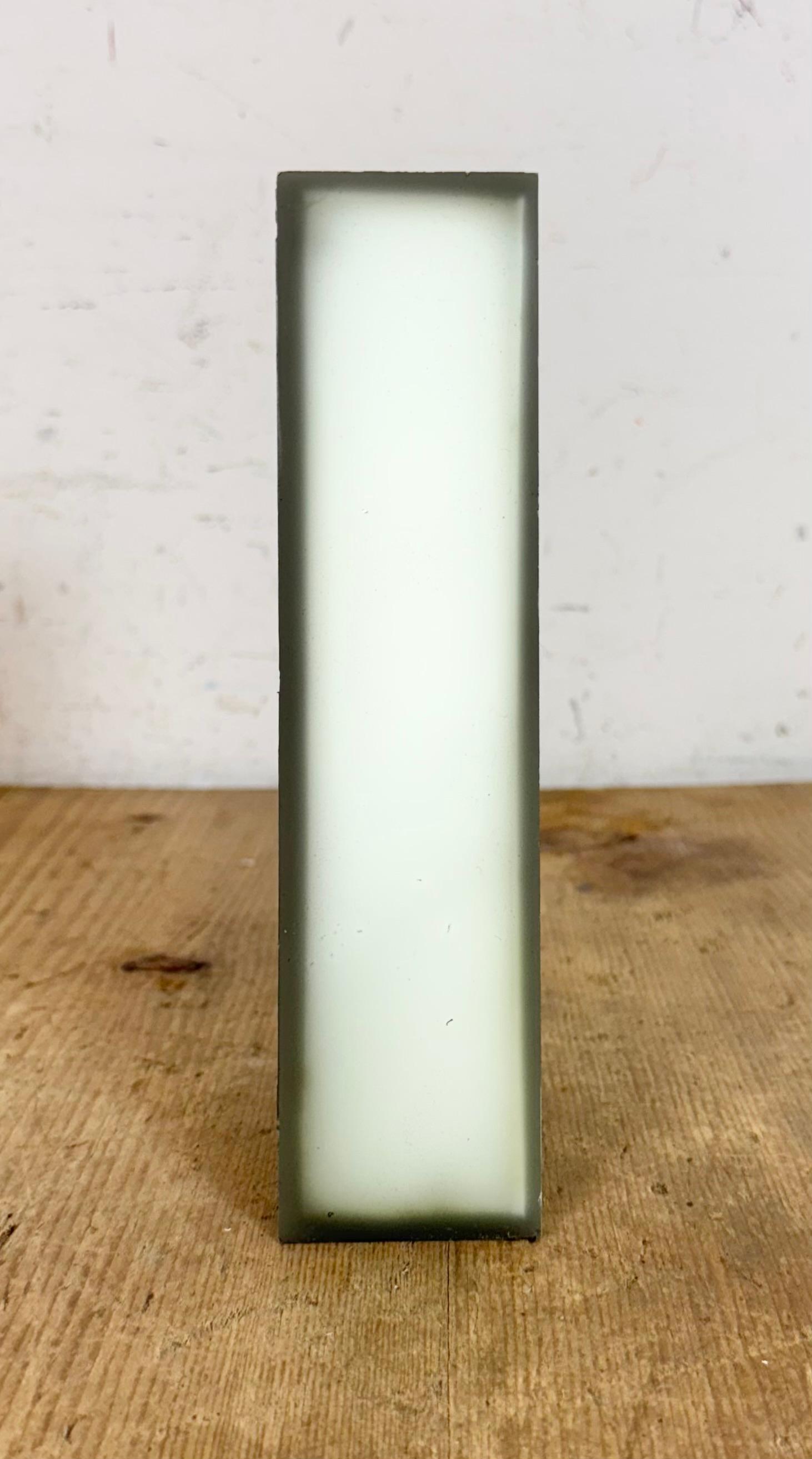 Fin du 20e siècle Lettre I vintage illuminée en gris, 1970 en vente