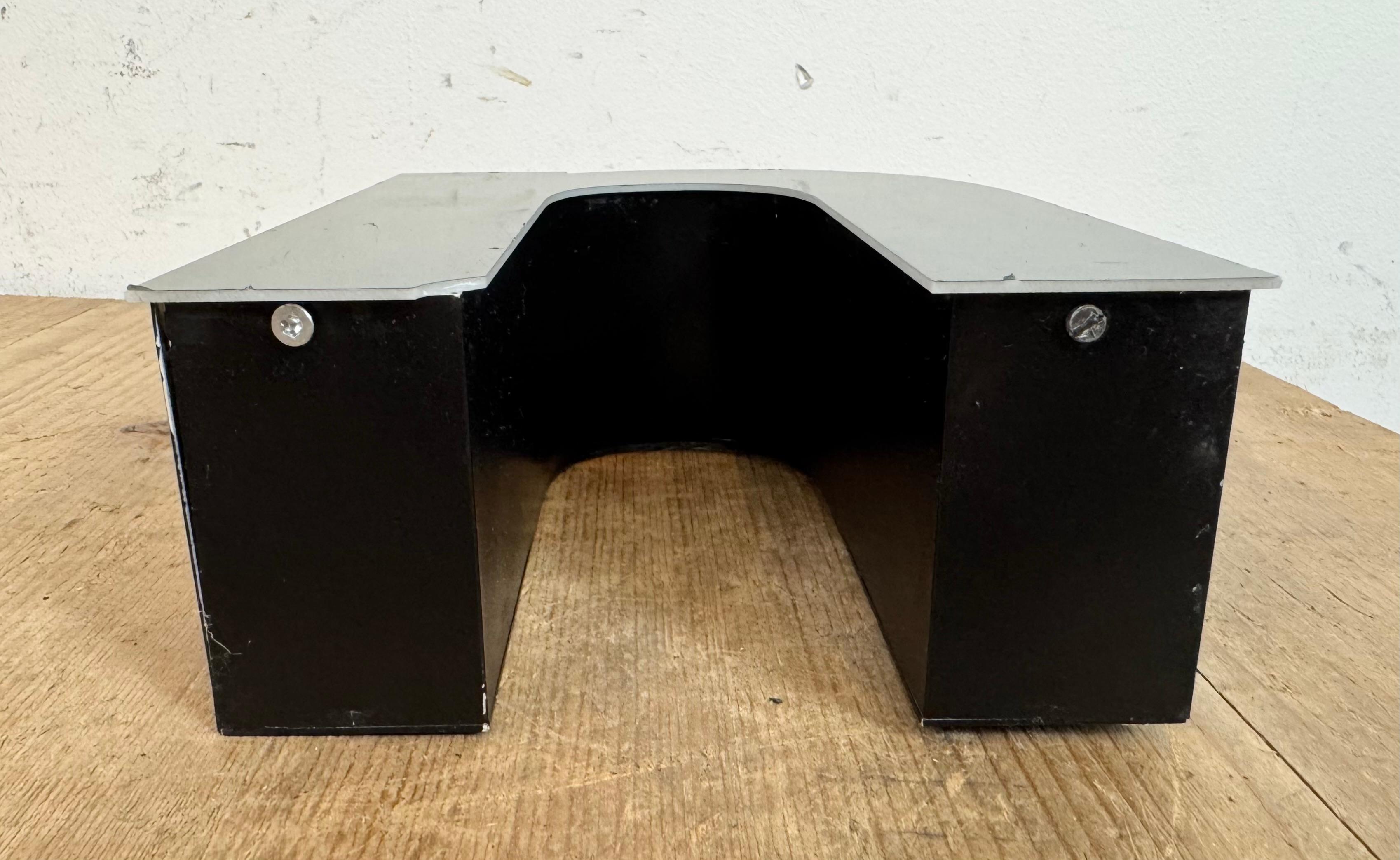 This vintage industrial illuminated letter “ n “ was made in Germany during the 1970s and comes from an old advertising banner. It features a black metal body and a grey plastic cover. It is equipped with a LED strip. The letter can be used as a