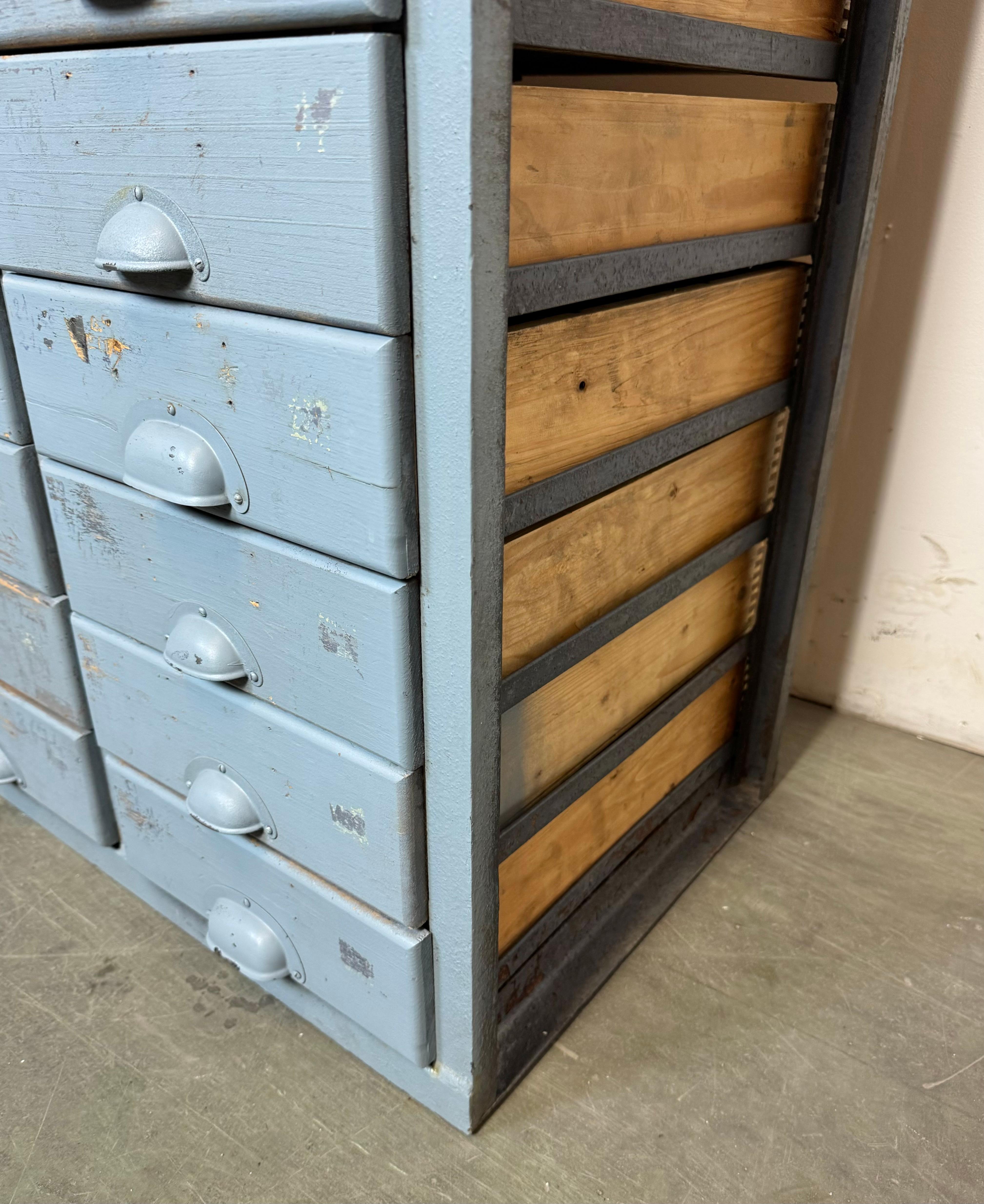 Industrielle graue Industriekommode im Vintage-Stil, 1960er Jahre im Angebot 7