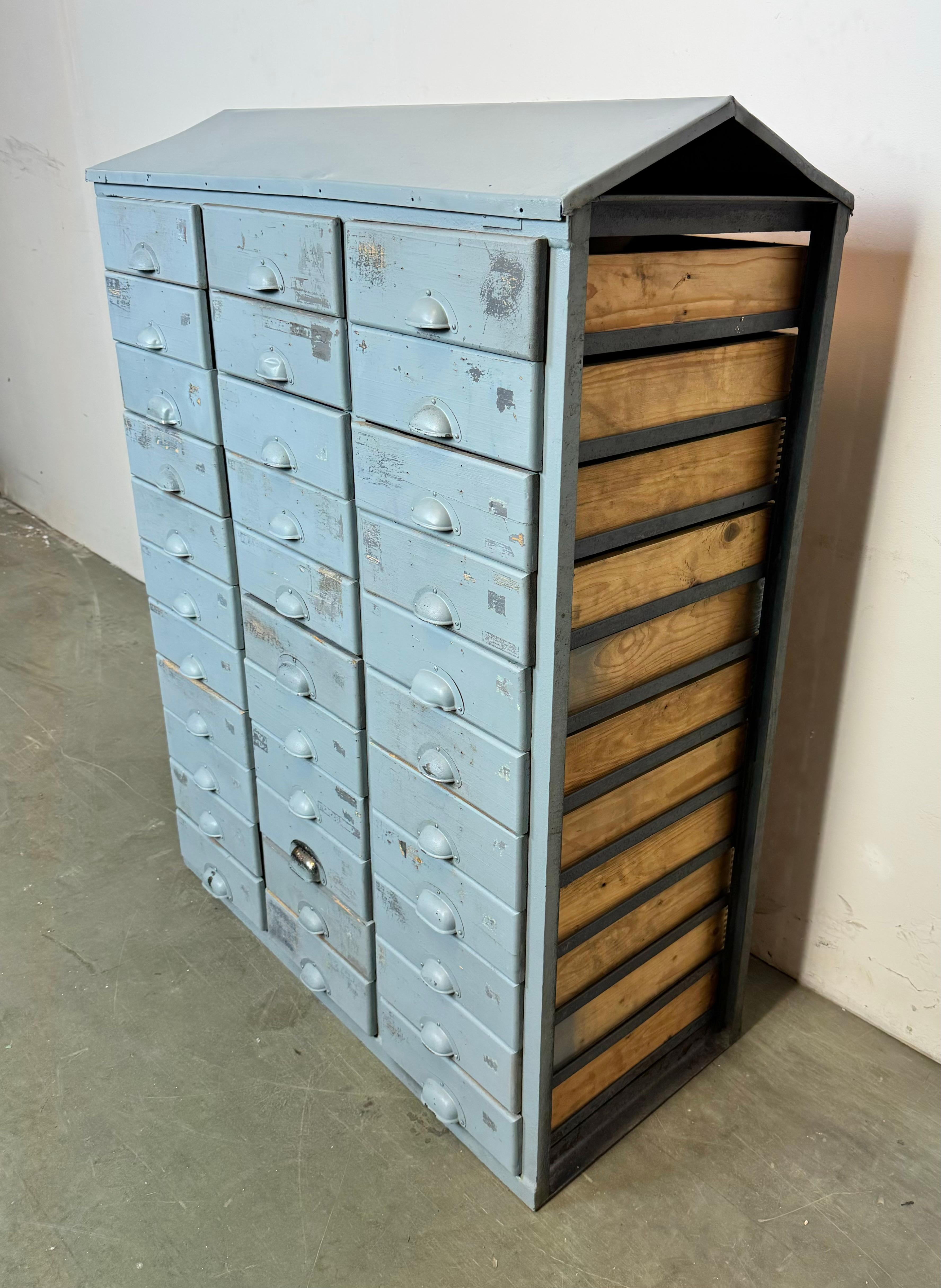 Industrielle graue Industriekommode im Vintage-Stil, 1960er Jahre im Angebot 1