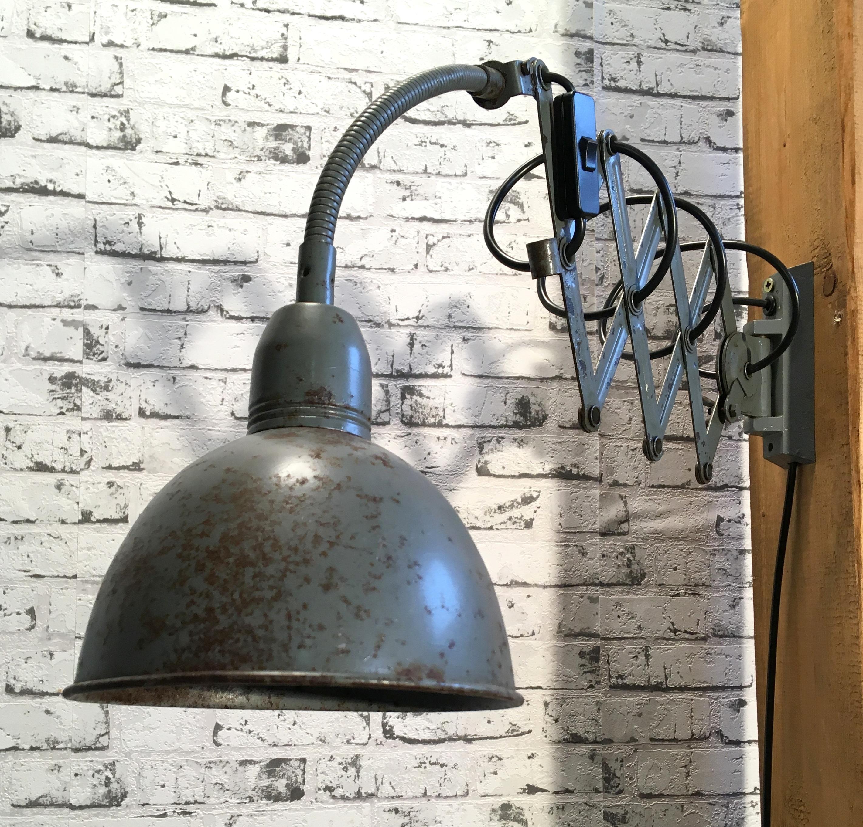 Vintage Grey Industrial Scissor Wall Lamp, 1960s In Good Condition In Kojetice, CZ