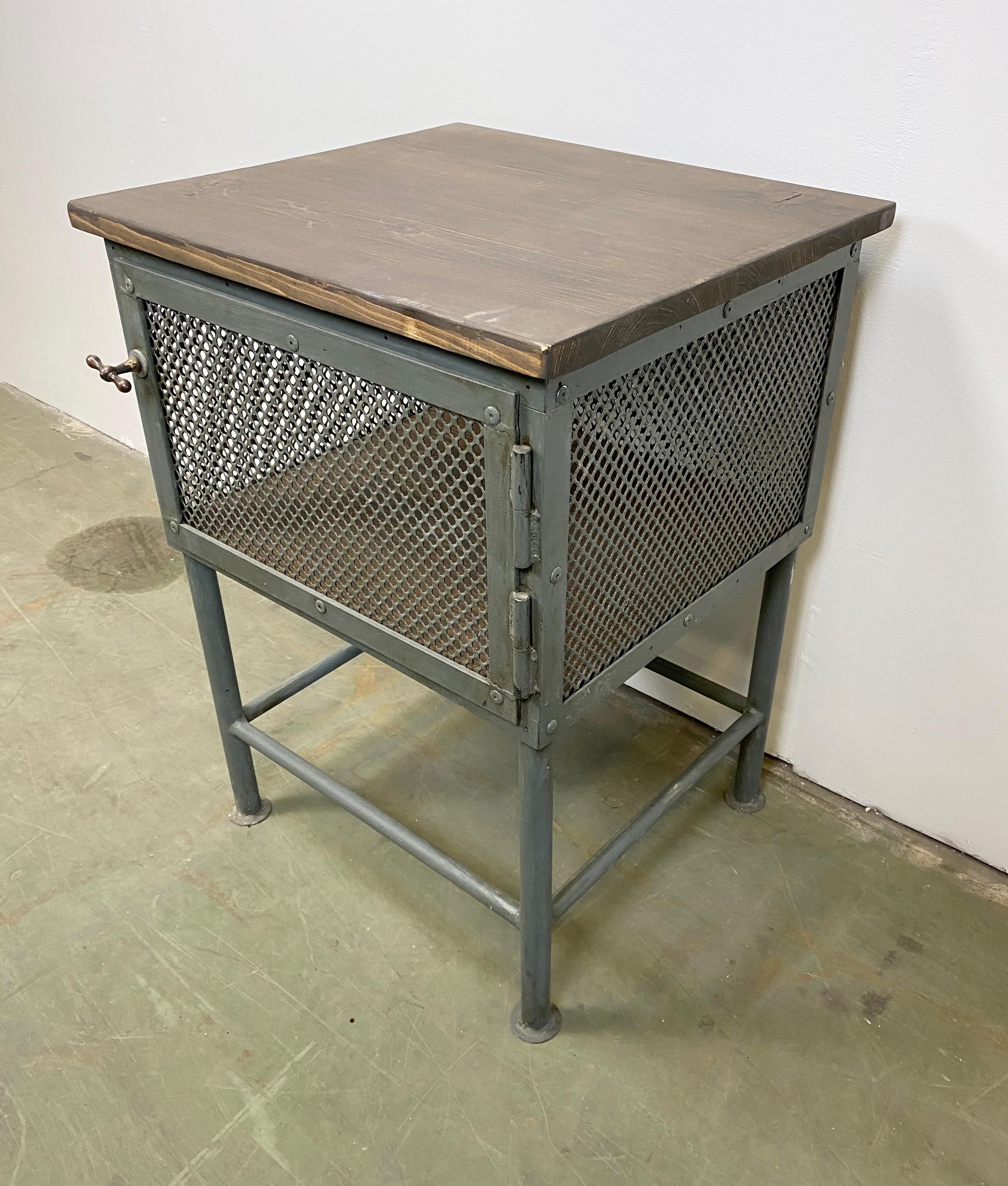 Vintage Grey Industrial Worktable In Good Condition In Kojetice, CZ