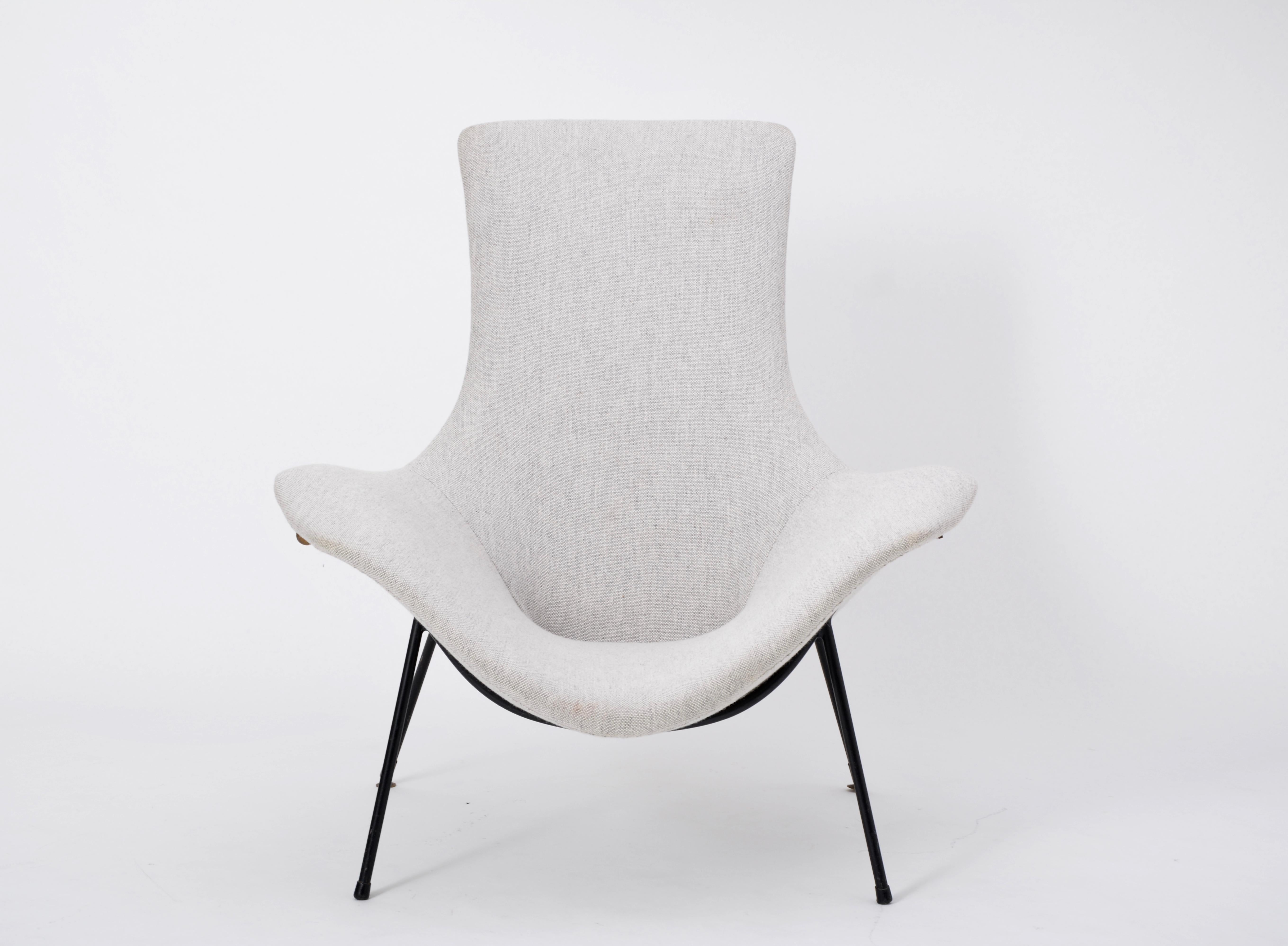 Grey Italian Mid-Century Modern lounge chair by Augusto Bozzi for Saporiti In Good Condition In Berlin, Germany
