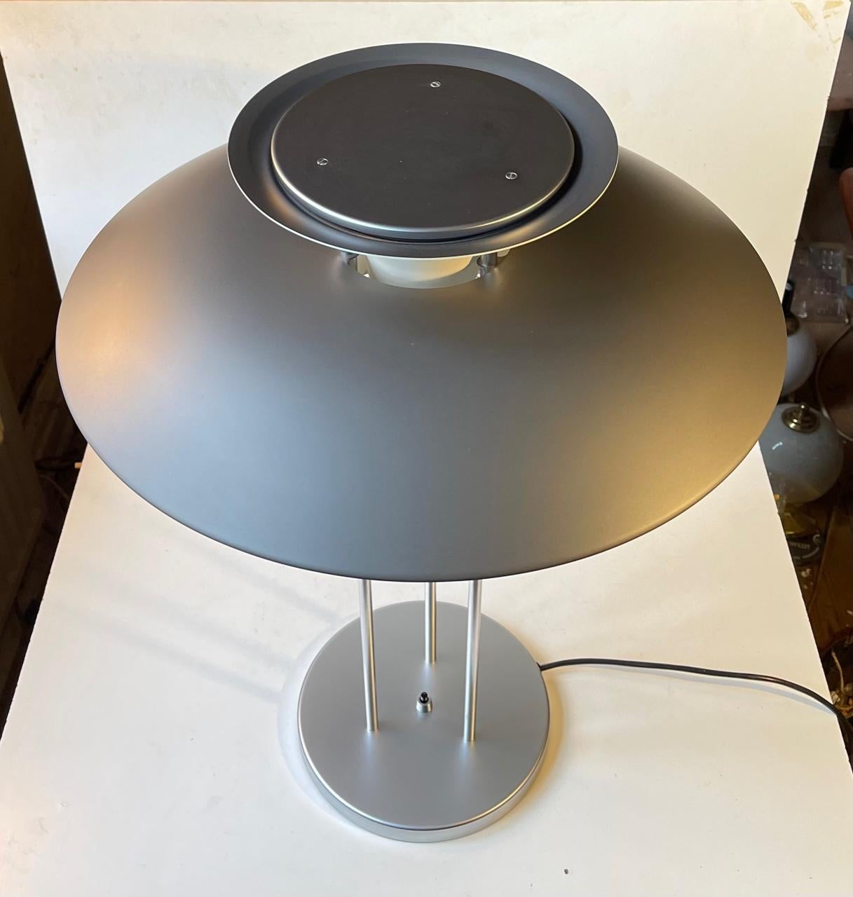 Poudré Lampe de bureau vintage PH 5 grise par Poul Henningsen - Louis Poulsen en vente