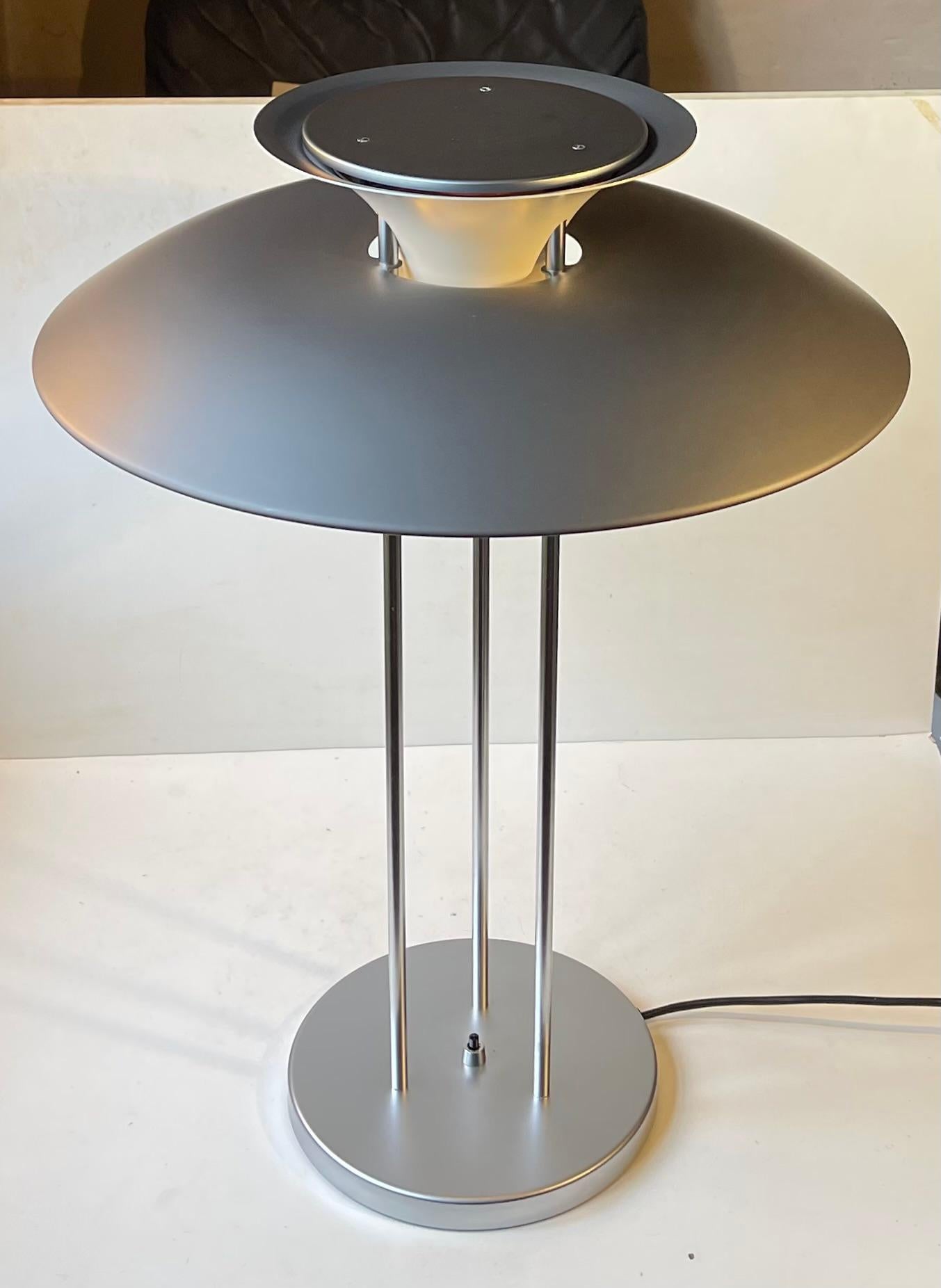 Vintage Grey PH 5 Table Lamp by Poul Henningsen, Louis Poulsen For Sale 1