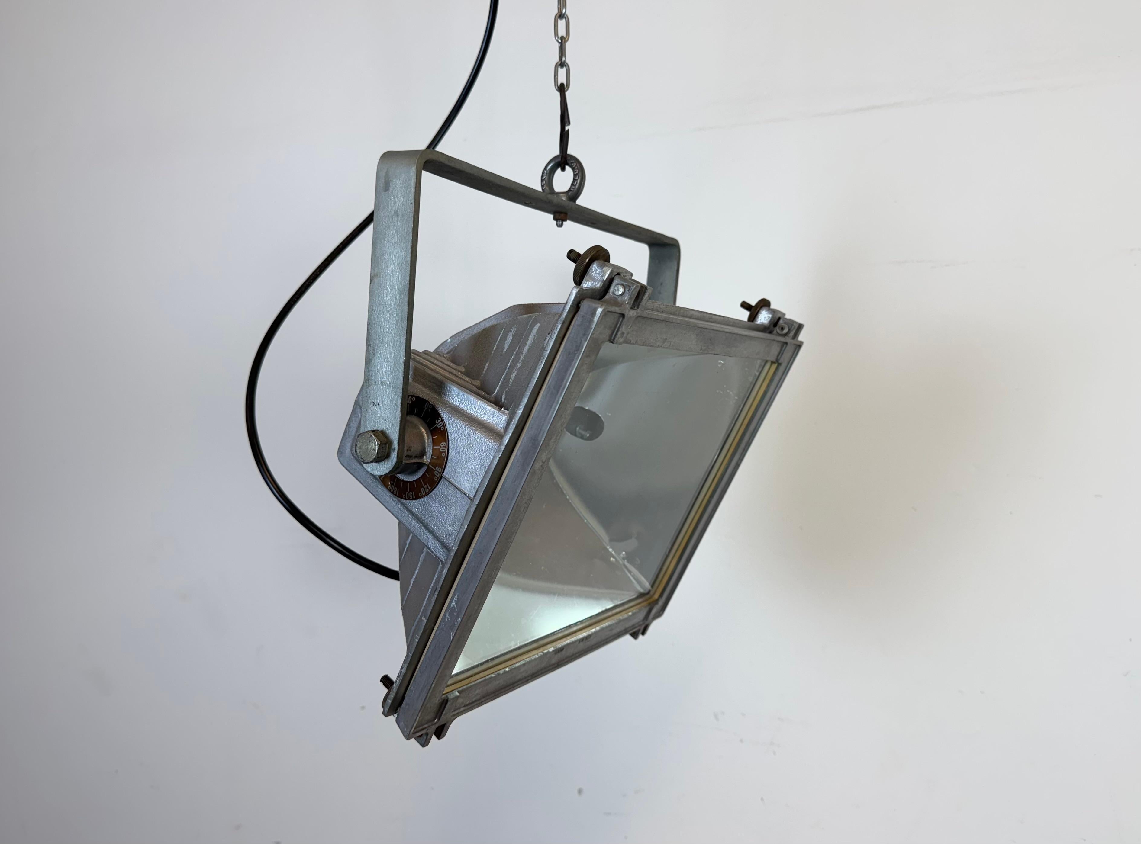 - Vintage theatre spotlight made by Elektrosvit in former Czechoslovakia during the 1980s 
- It features a grey cast aluminium body, an iron handl and a clear glass cover
- The porcelain socket requires standard E27/ E26 lightbulbs 
- New wire
- The
