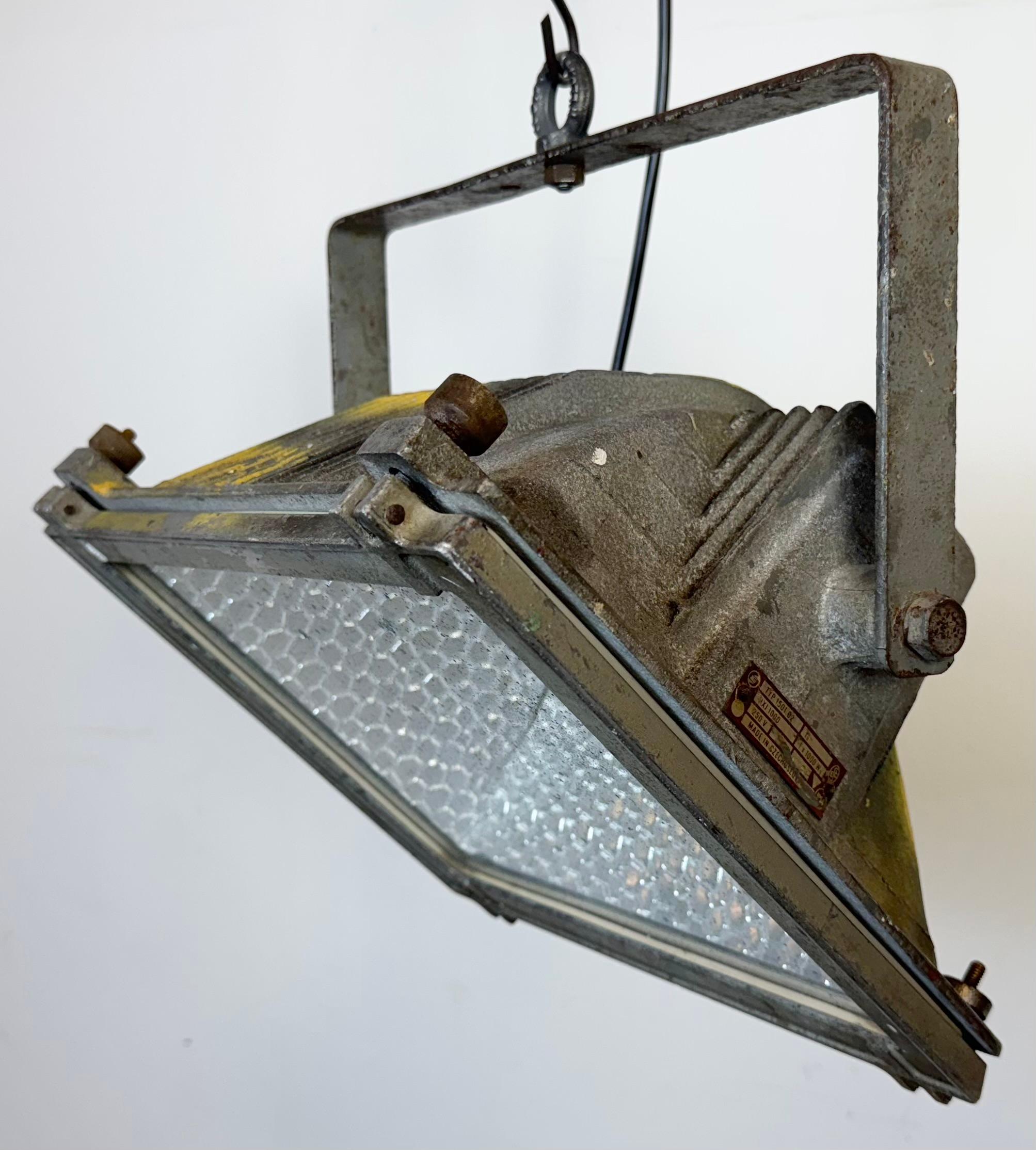 Industriel Lampe de théâtre grise avec couvercle en verre, années 1980 en vente