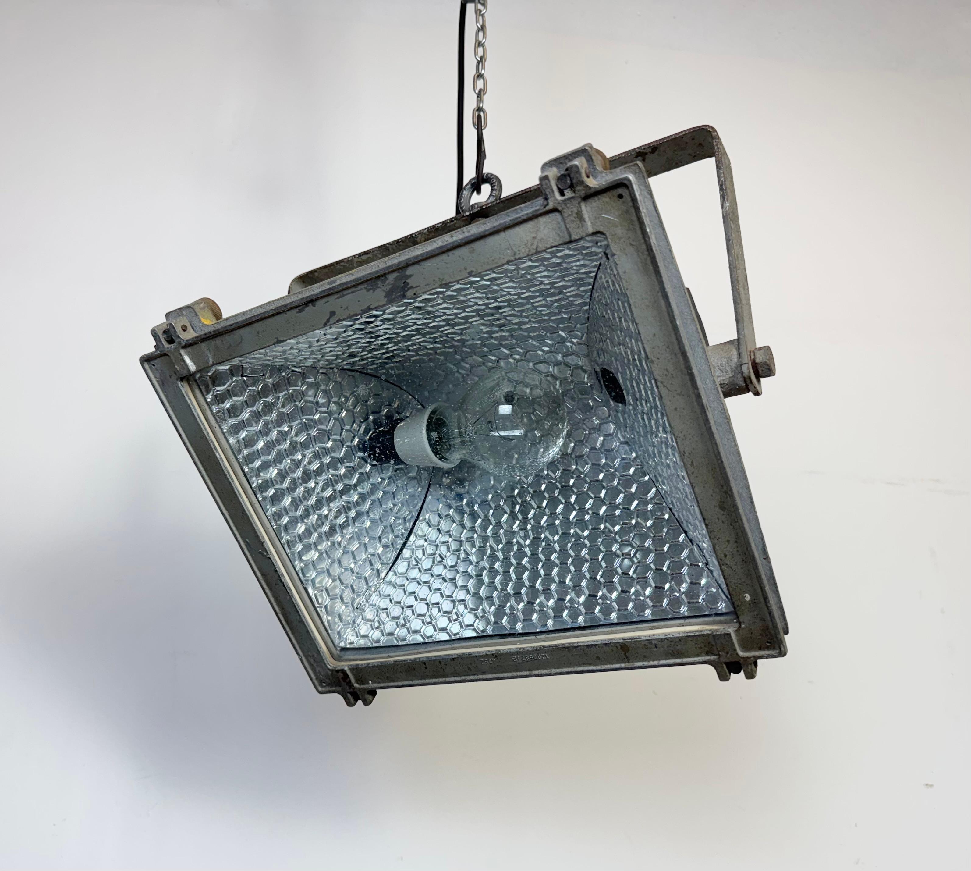 Fin du 20e siècle Lampe de théâtre grise avec couvercle en verre, années 1980 en vente