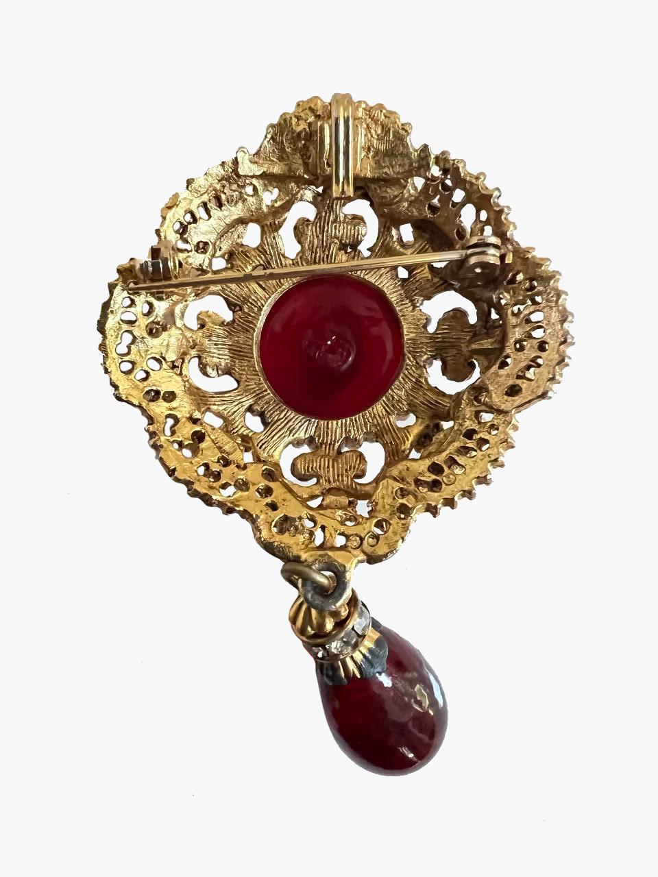 Goldfarbene Brosche/Anhänger aus Gripoix-Glas, 1930er Jahre im Zustand „Gut“ im Angebot in New York, NY