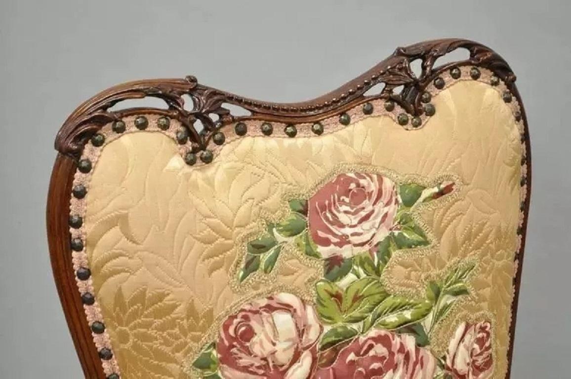 Inconnu Paire de chaises de cheminée vintage Grosfeld House French Hollywood Regency en acajou en vente