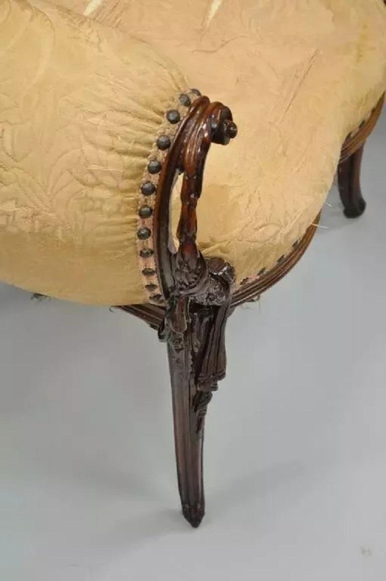 20ième siècle Paire de chaises de cheminée vintage Grosfeld House French Hollywood Regency en acajou en vente