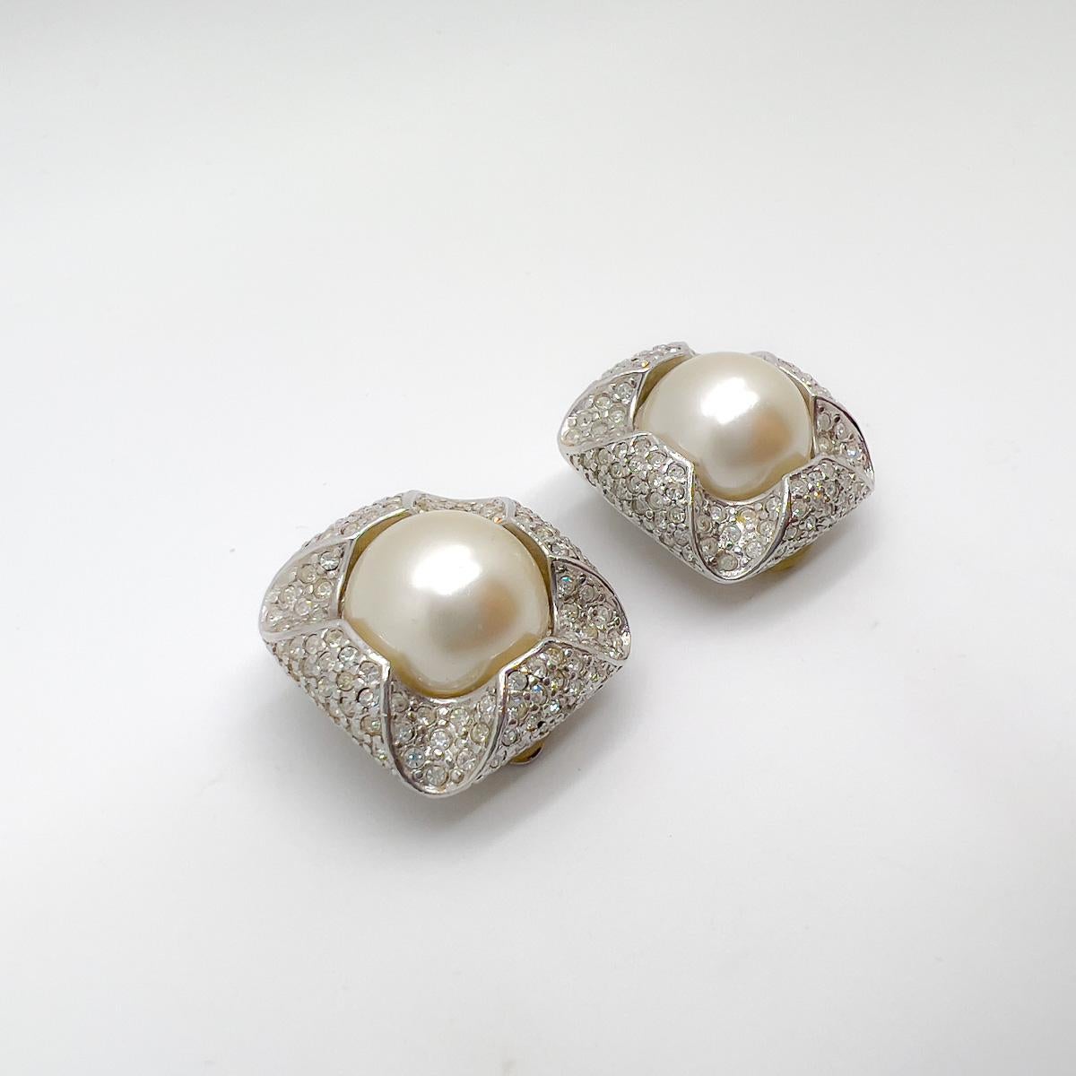 A timeless and ultra chic pair of Vintage Grossé Crystal & Pearl Earrings. A vision of diamonds and pearls proving the ultimate accessory.
From modernist to centuries old styles, premiere German costume jewellers Henkel & Grosse take their