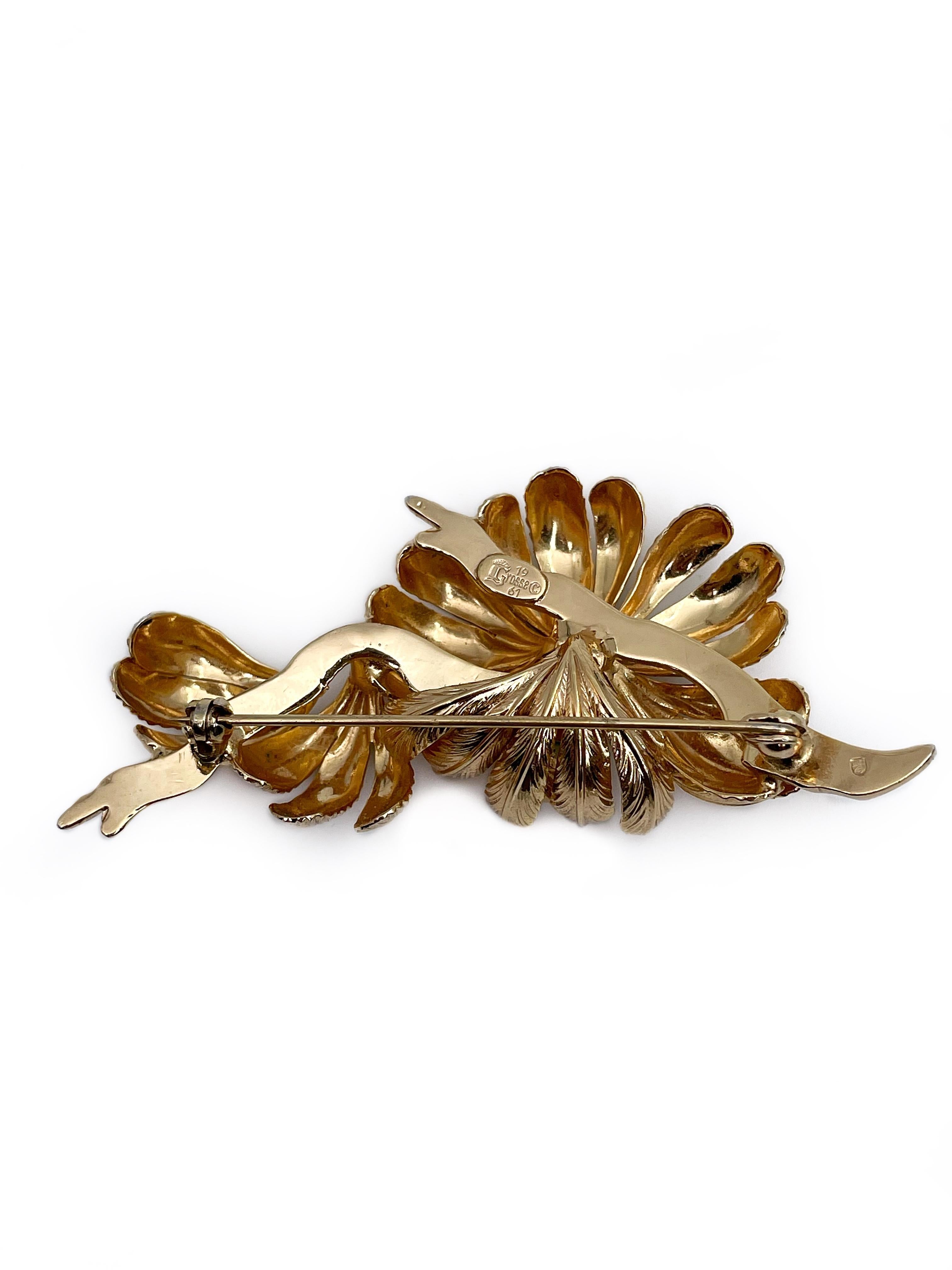 Vintage Grosse Gold Tone Green Glass Flower Pin Brooch In Good Condition In Vilnius, Vilniaus apskr.