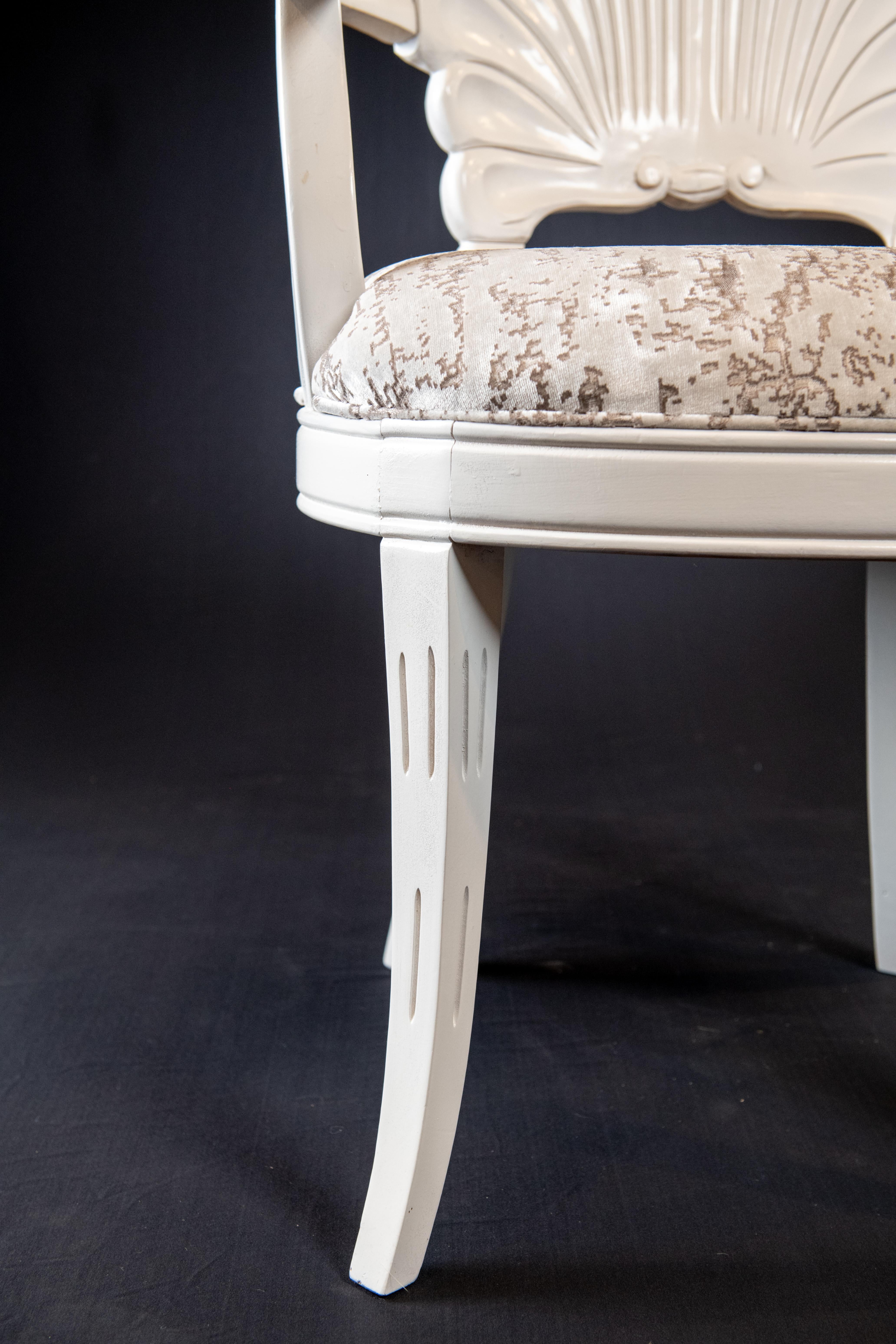 Vintage Grotto Style Shell Back Dining Chairs. 6er-Set im Zustand „Gut“ im Angebot in Wichita, KS