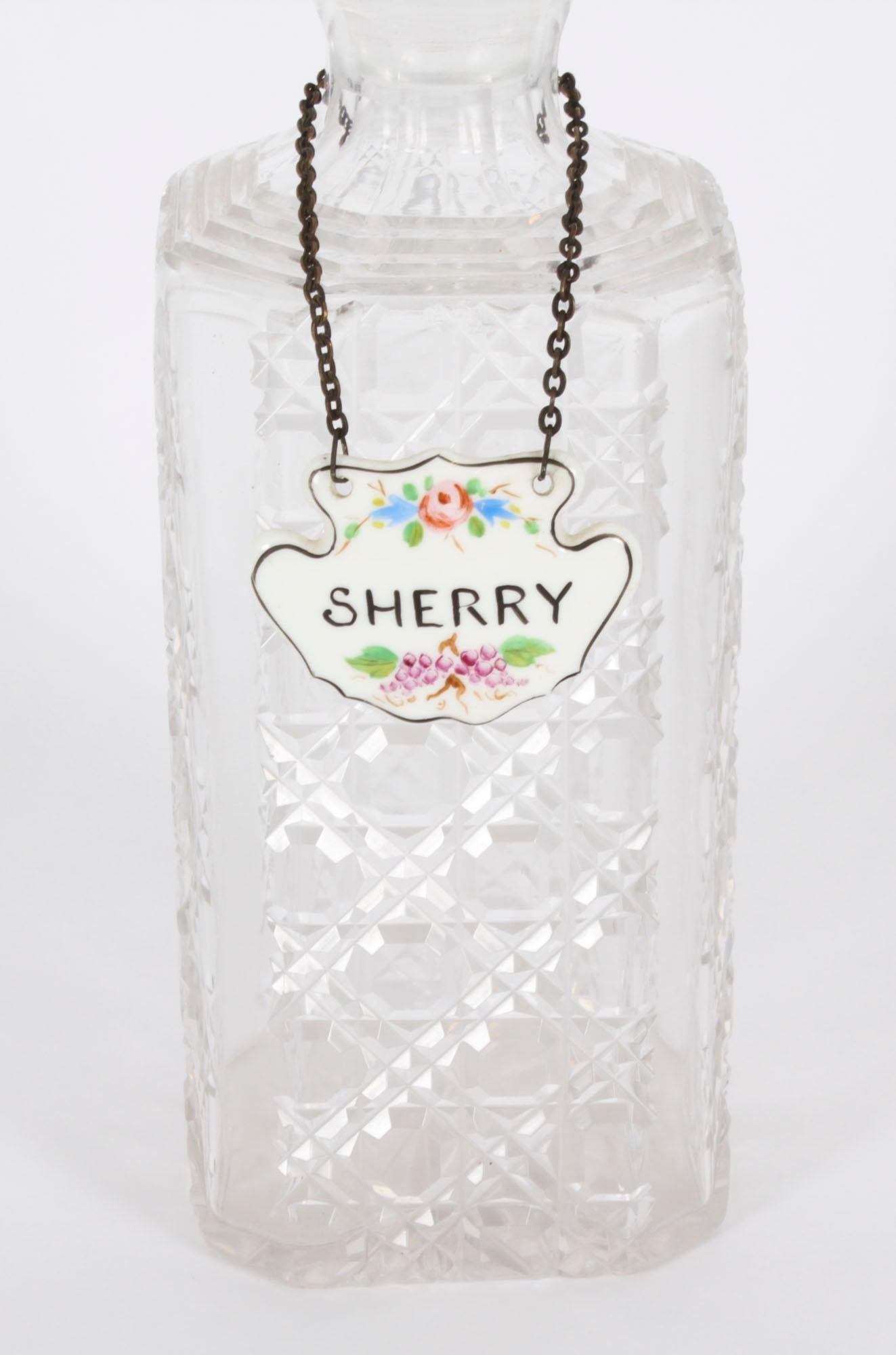 Groupe vintage de 3 carafes en verre taillé en cristal 20ème siècle en vente 1