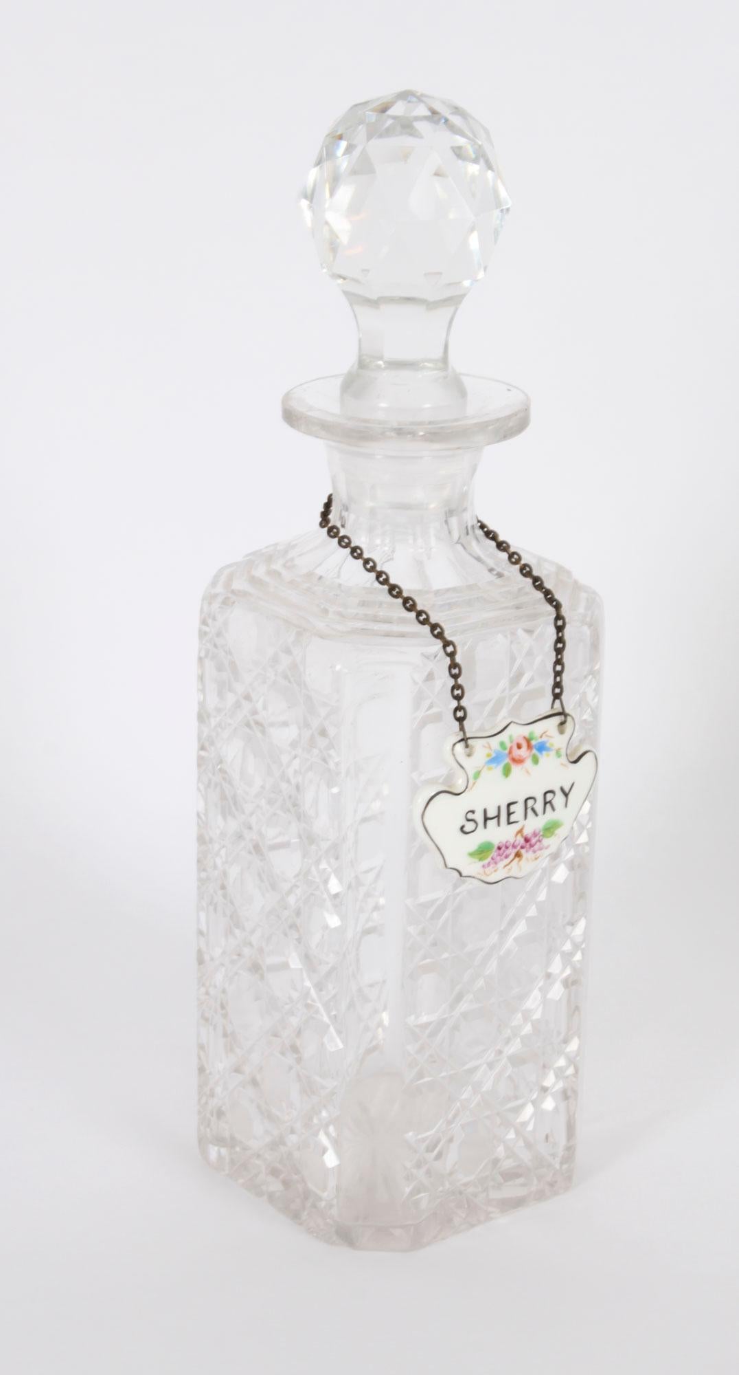 Groupe vintage de 3 carafes en verre taillé en cristal 20ème siècle en vente 2