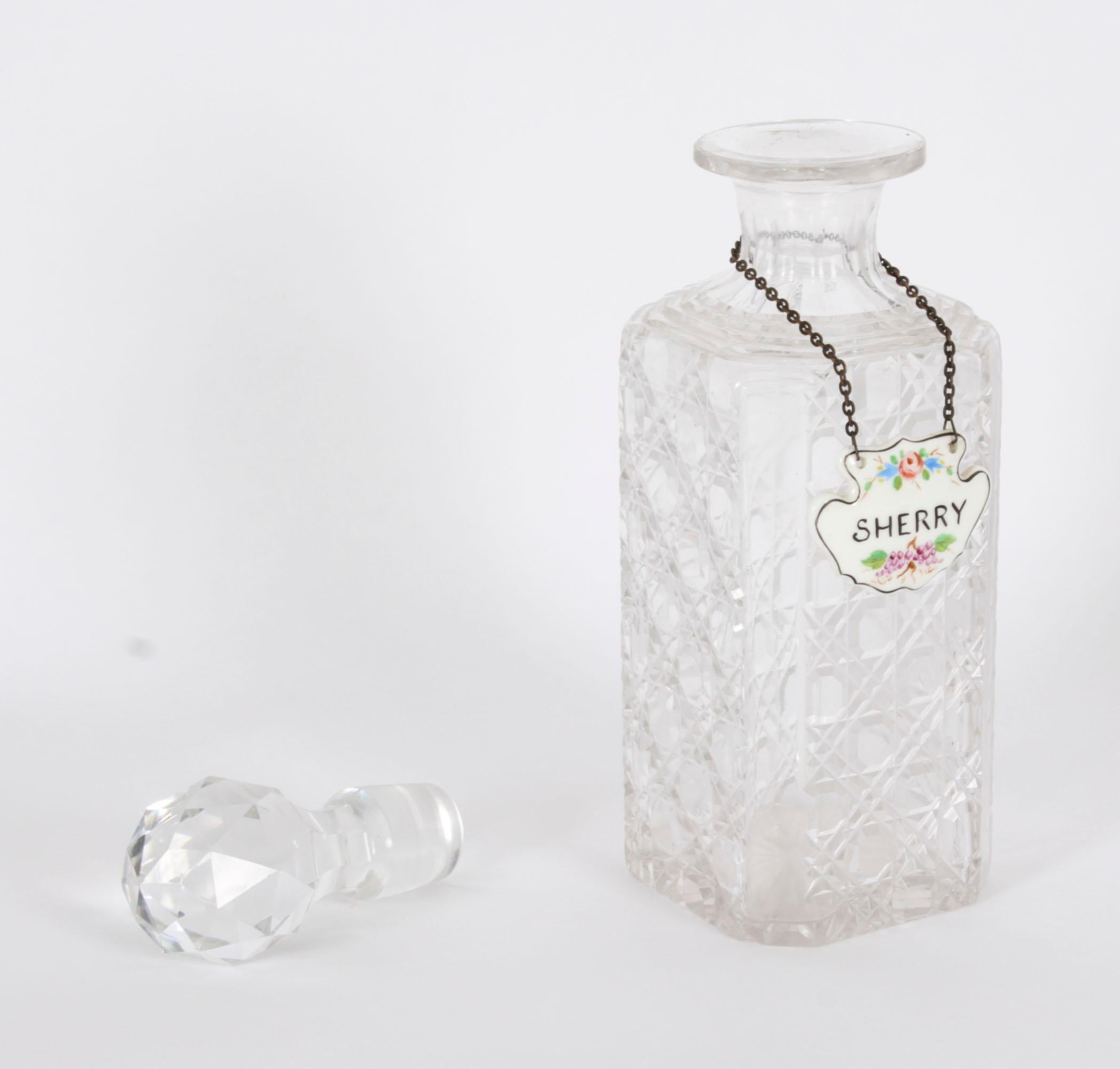 Groupe vintage de 3 carafes en verre taillé en cristal 20ème siècle en vente 3