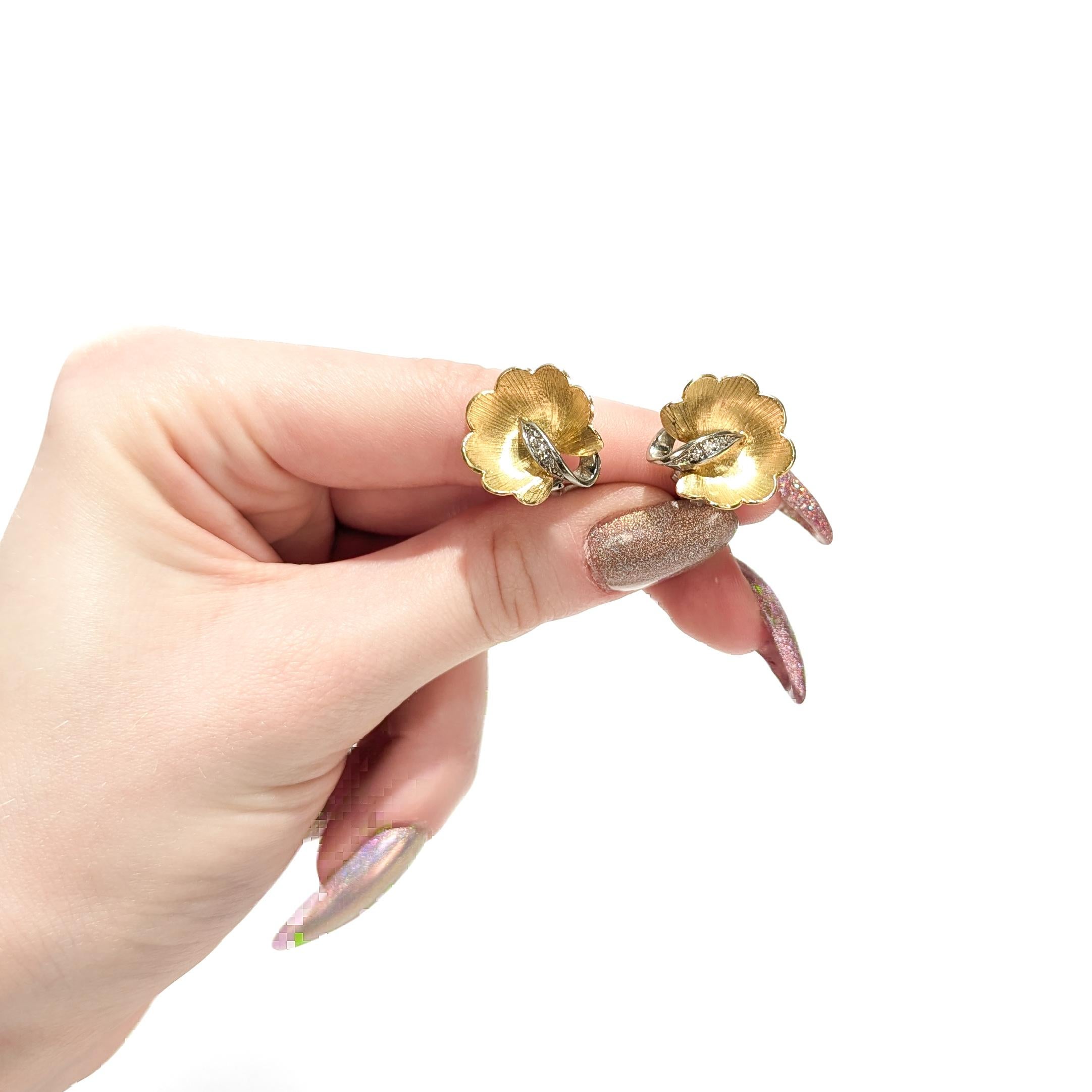 Vintage Gübelin 18K Gold & Diamant florale Clip-Ohrringe (Retro) im Angebot