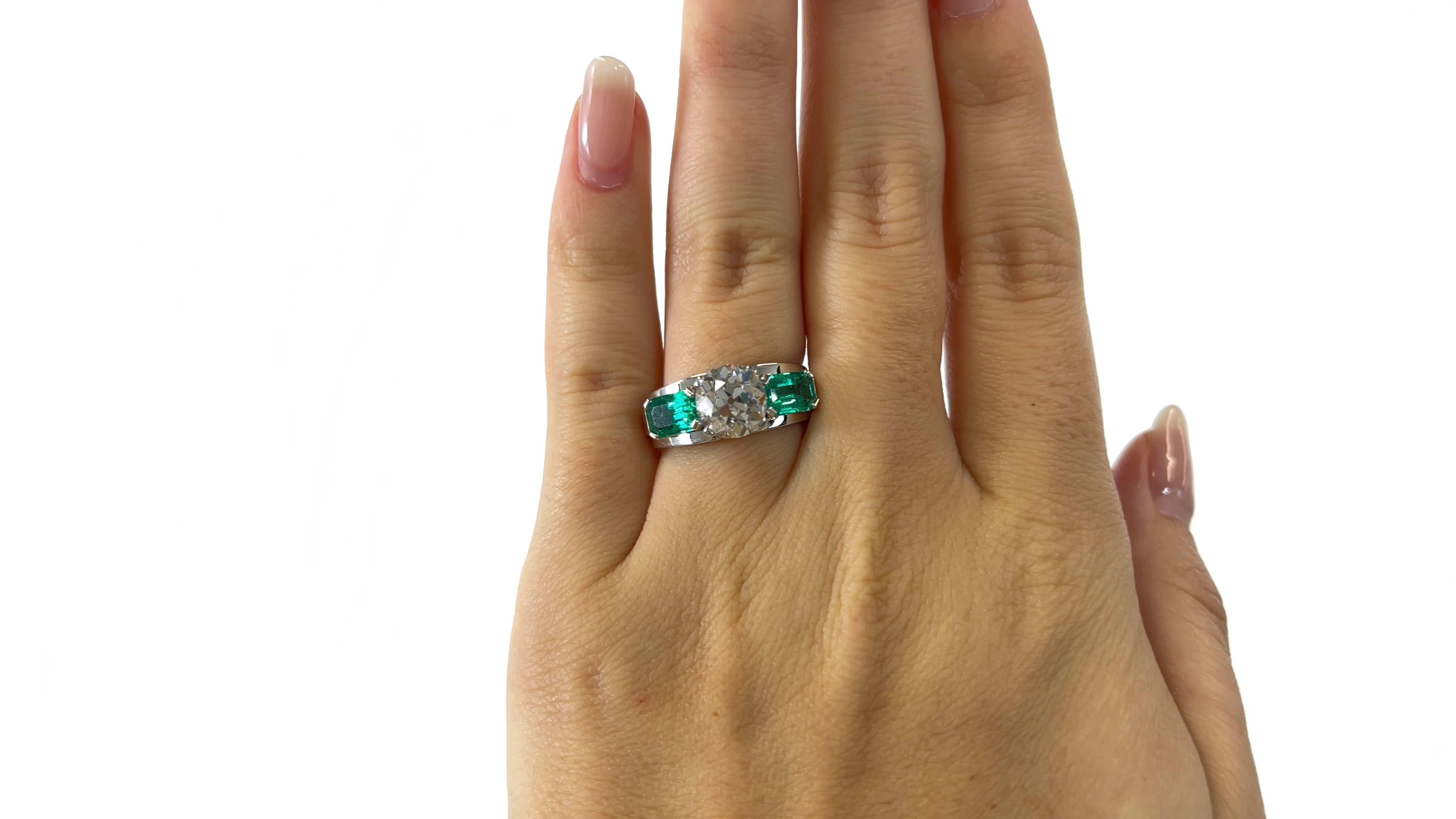 Vintage Gubelin GIA 2.26 Carat Old European Cut Diamond Emerald Ring In Excellent Condition In Beverly Hills, CA